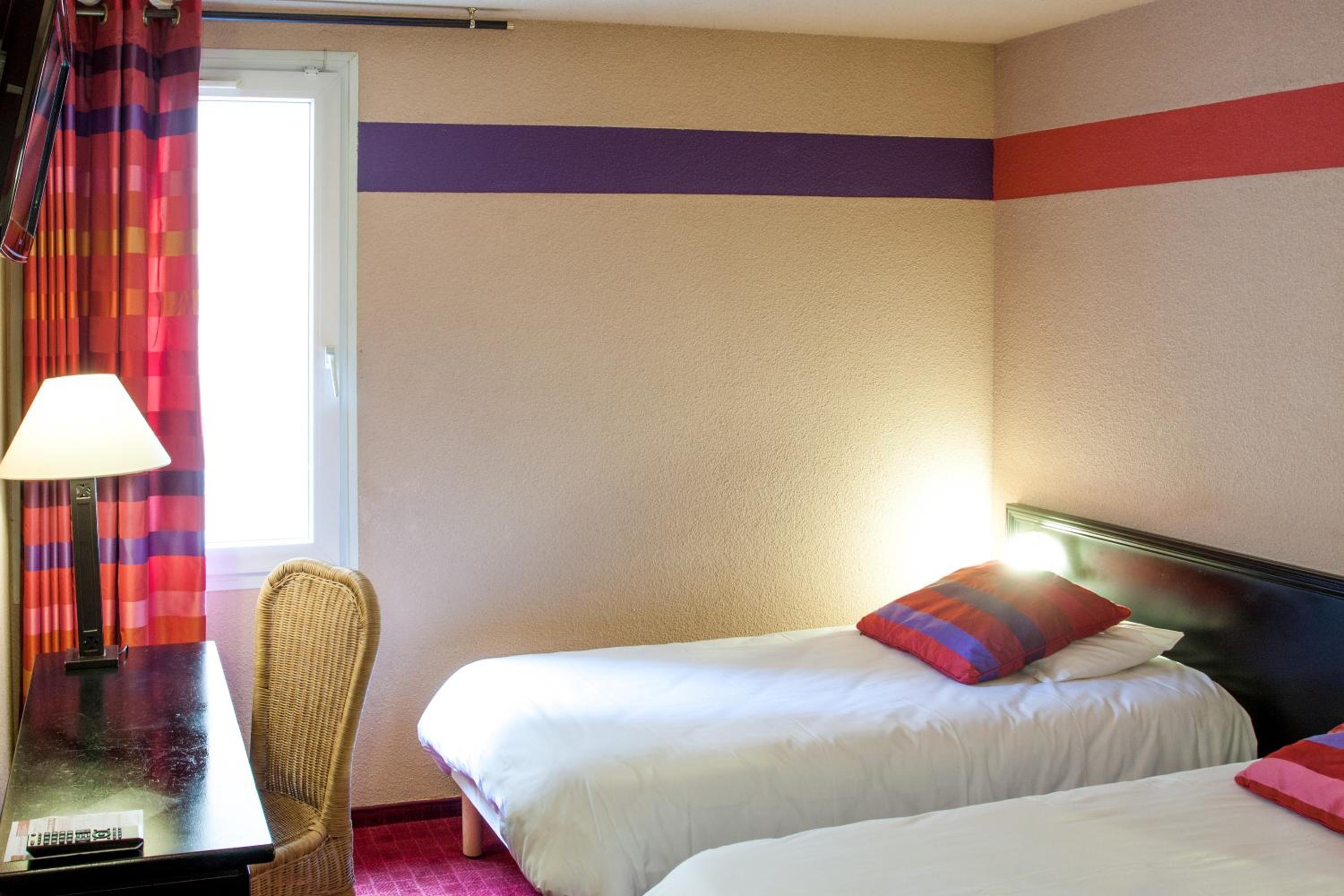 Double or Twin Room - Photo 4