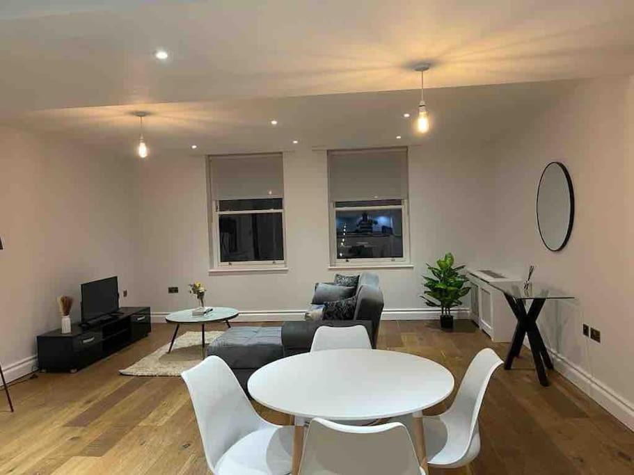 Three-Bedroom Apartment photo 1