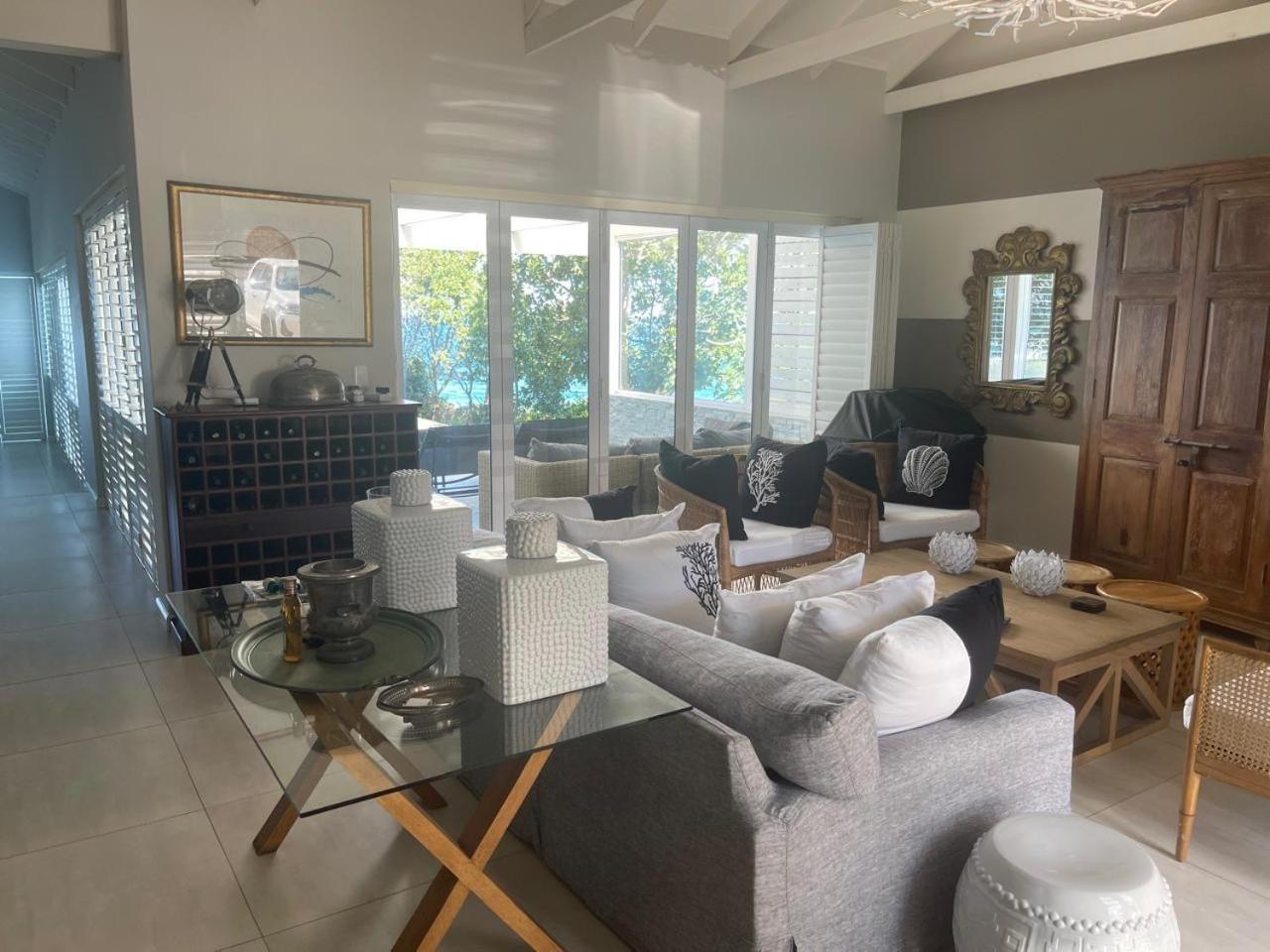 Villa photo 1