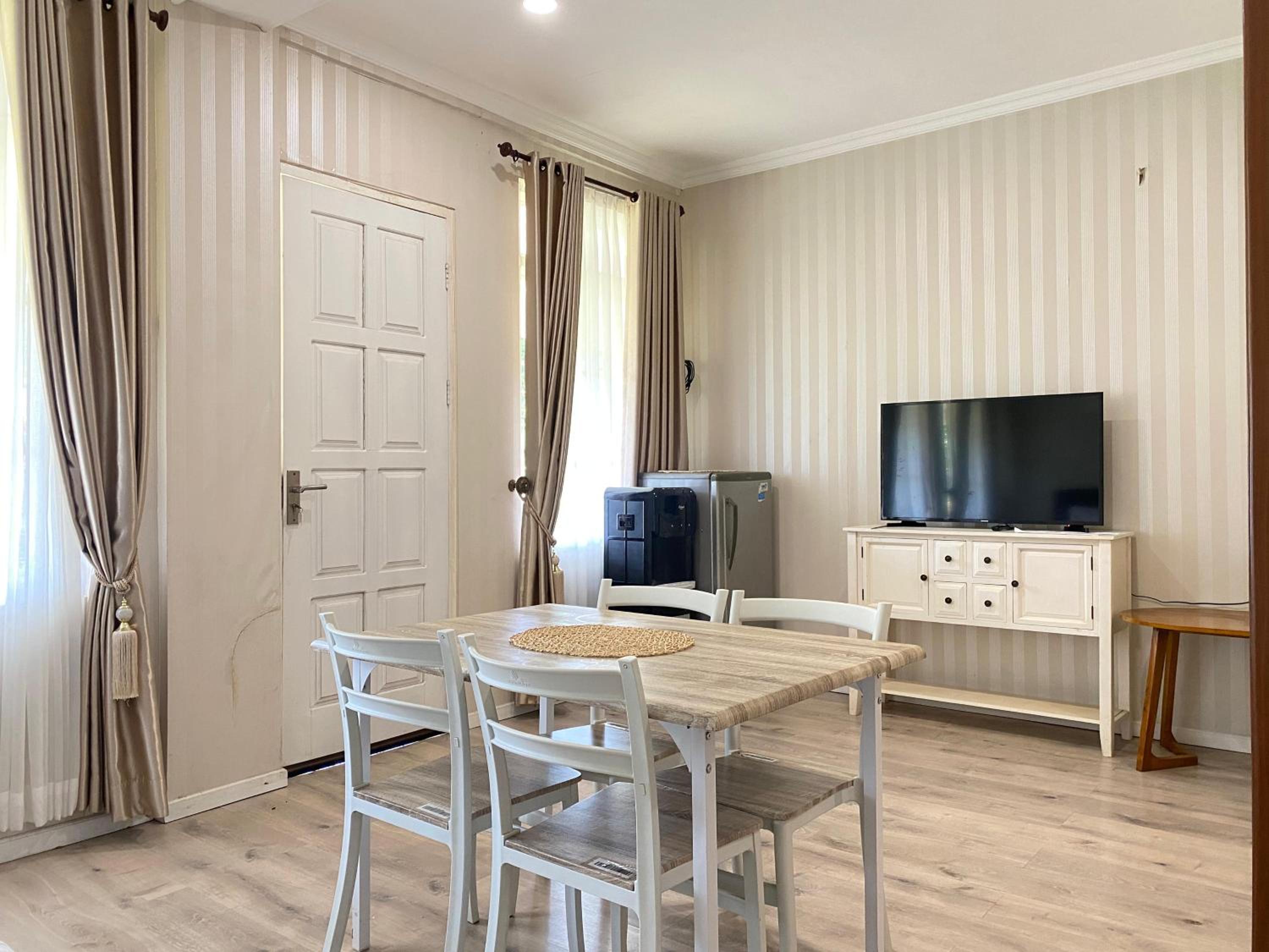 Deluxe Family Room photo 1