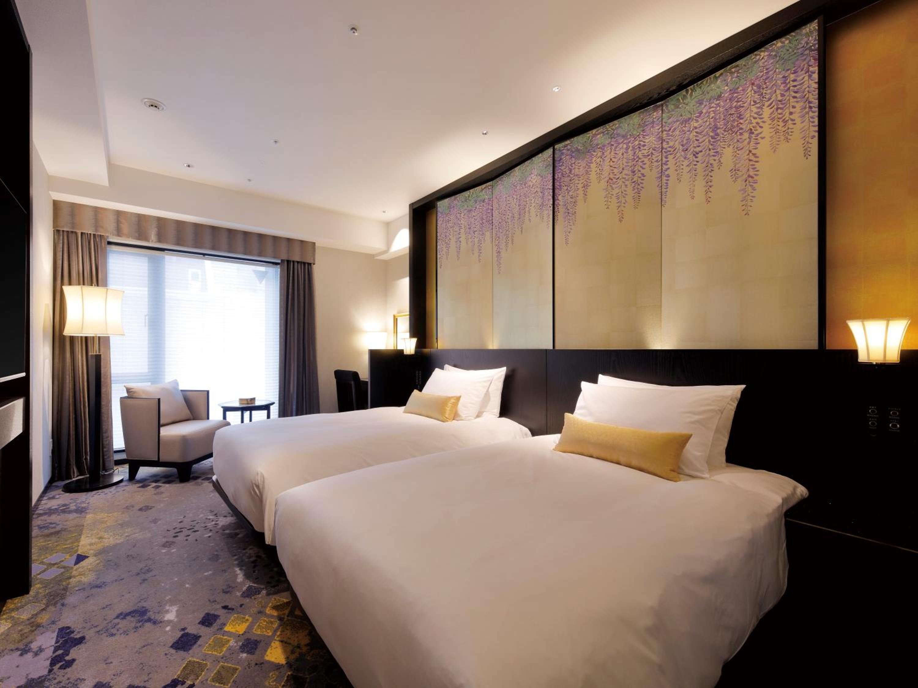 Room Selected at Check-In 3 Adults - Bed Type Not Guaranteed