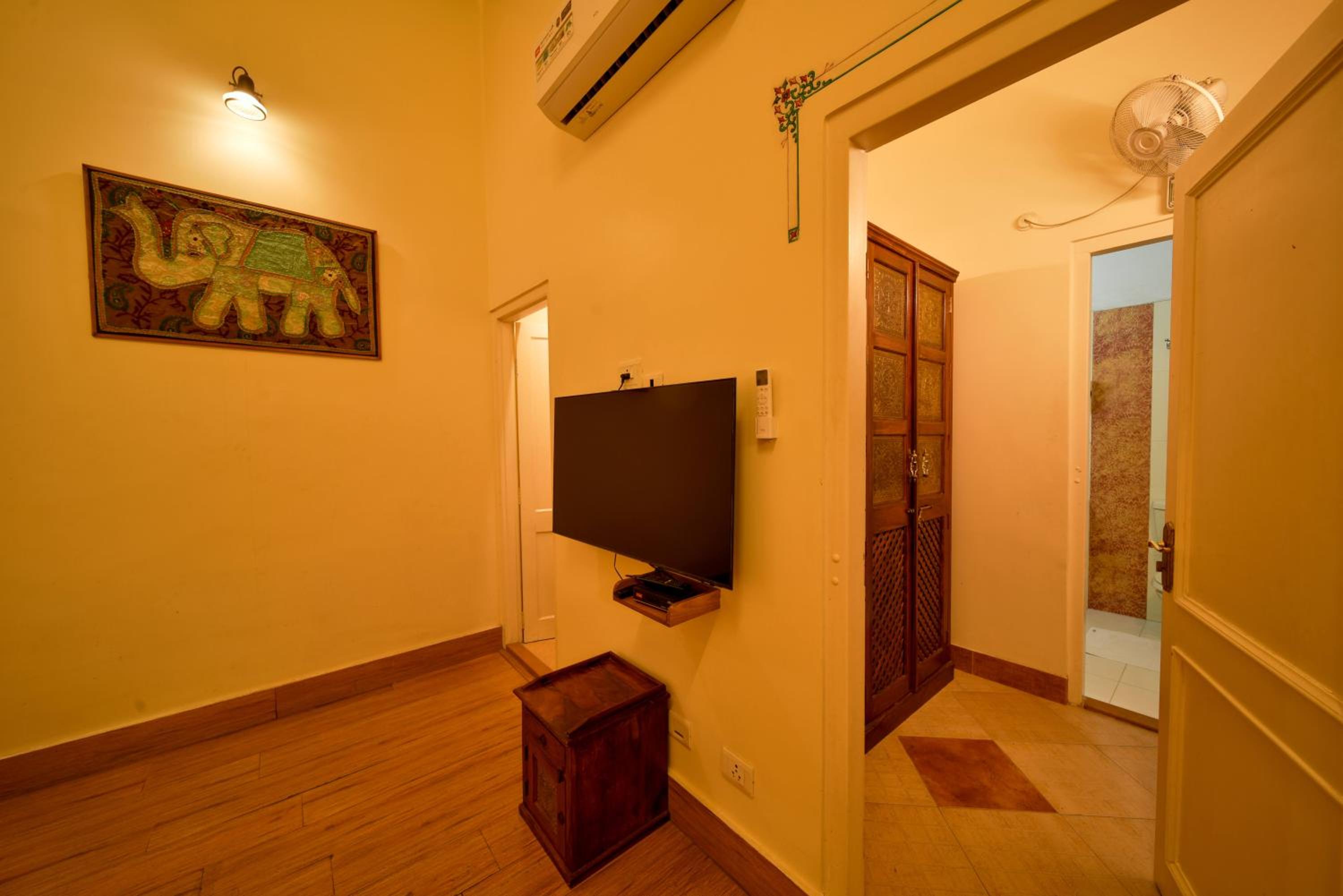Deluxe Family Room - Photo 8