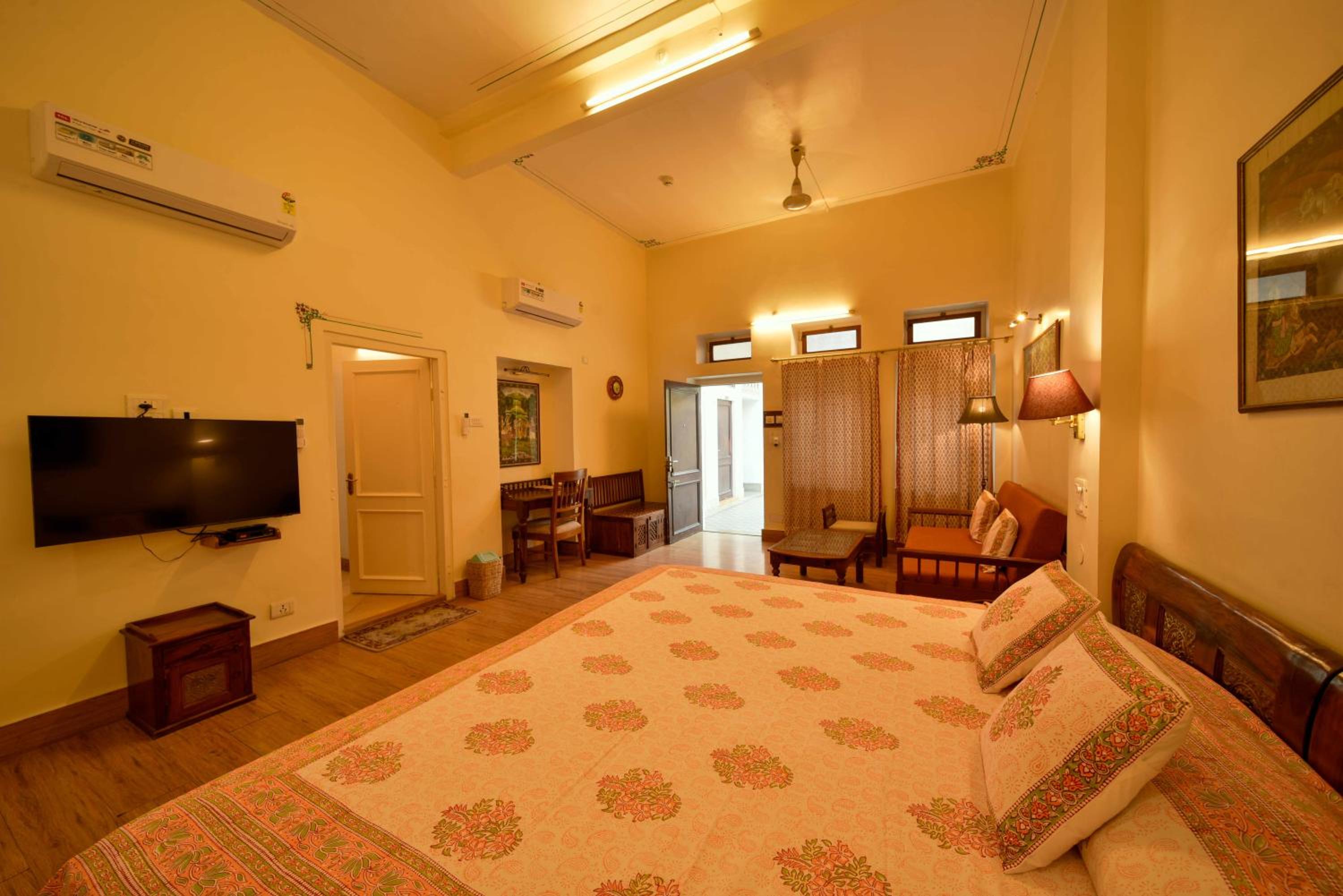Deluxe Family Room - Photo 1