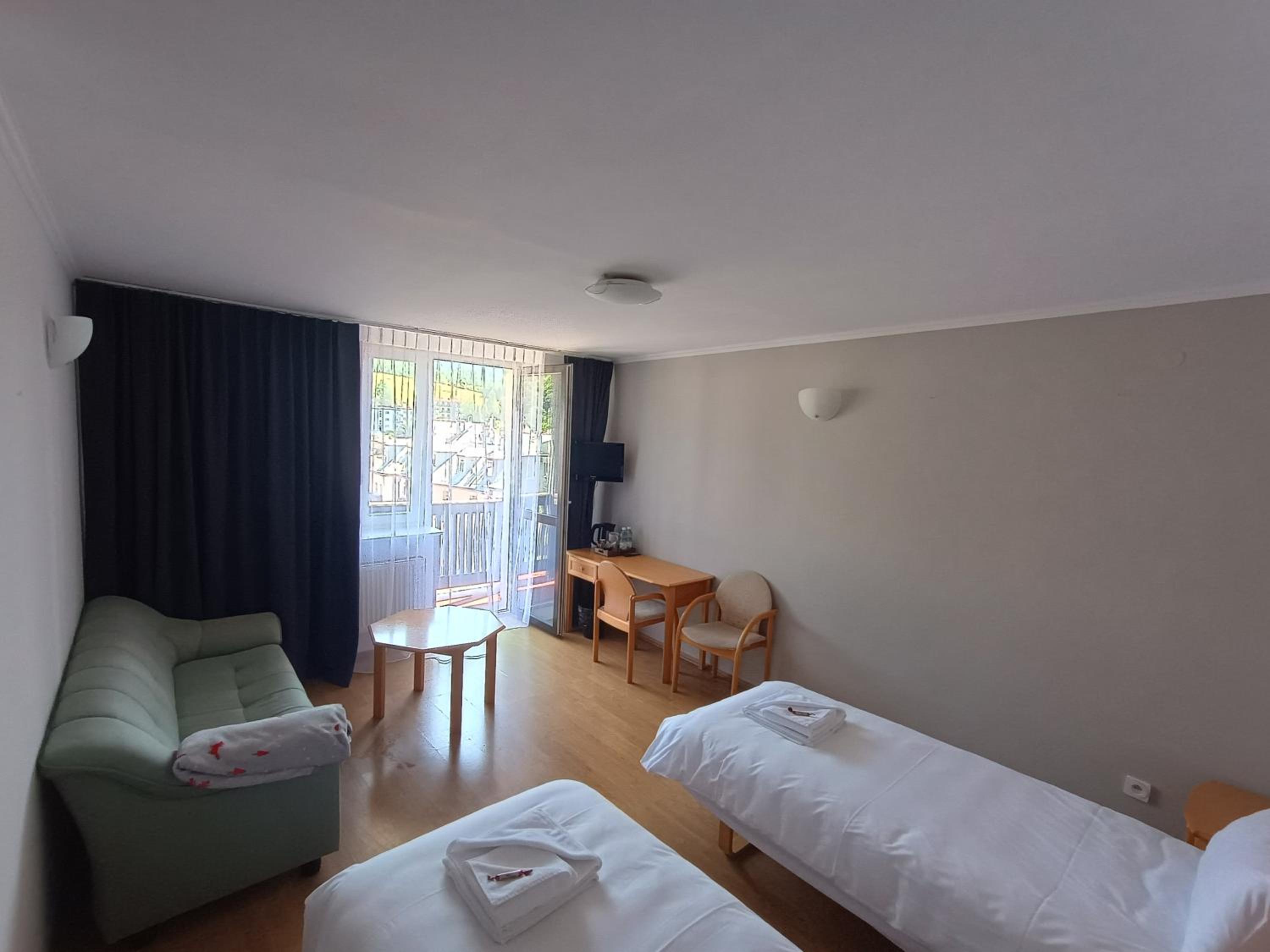 Economy Triple Room photo 1