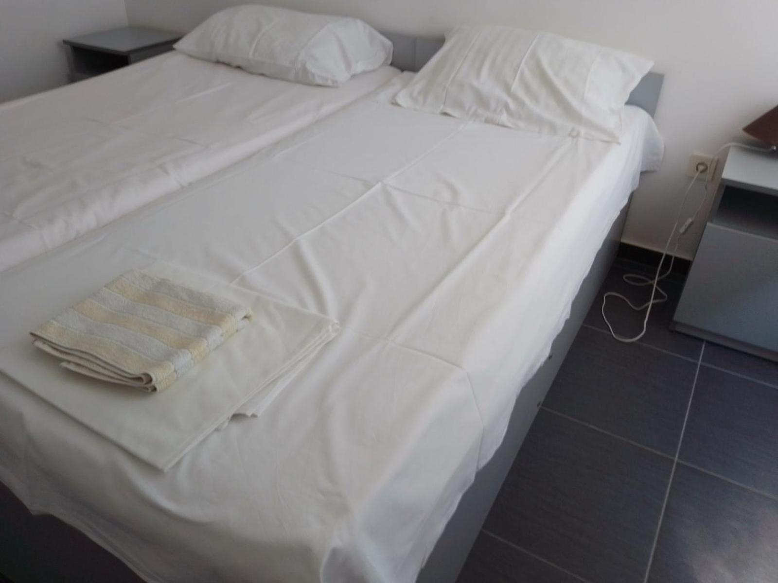 Double Room with Shared Bathroom photo 1