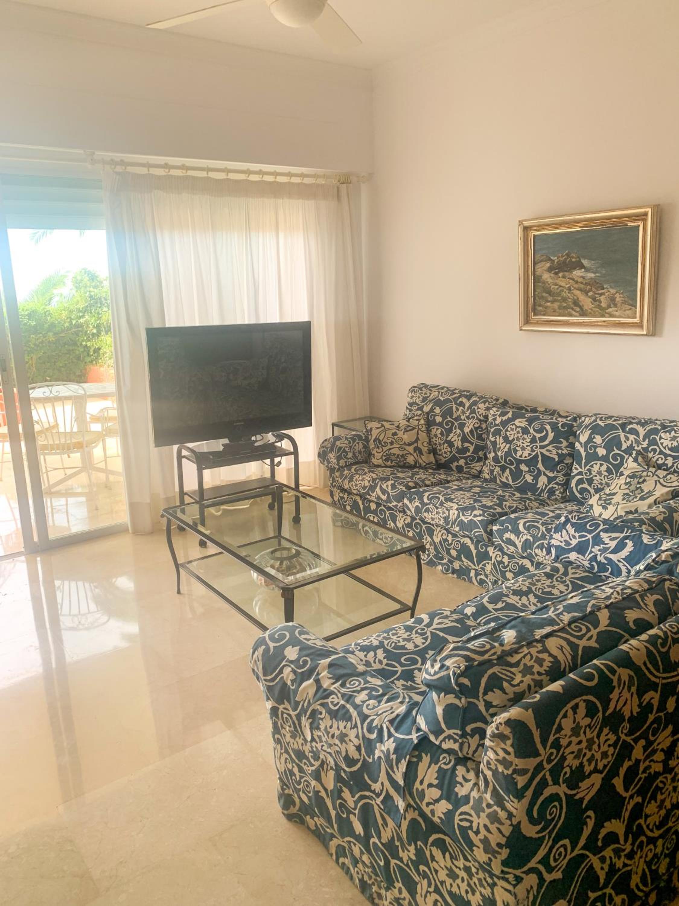 Apartamento de tres habitaciones con vista al mar