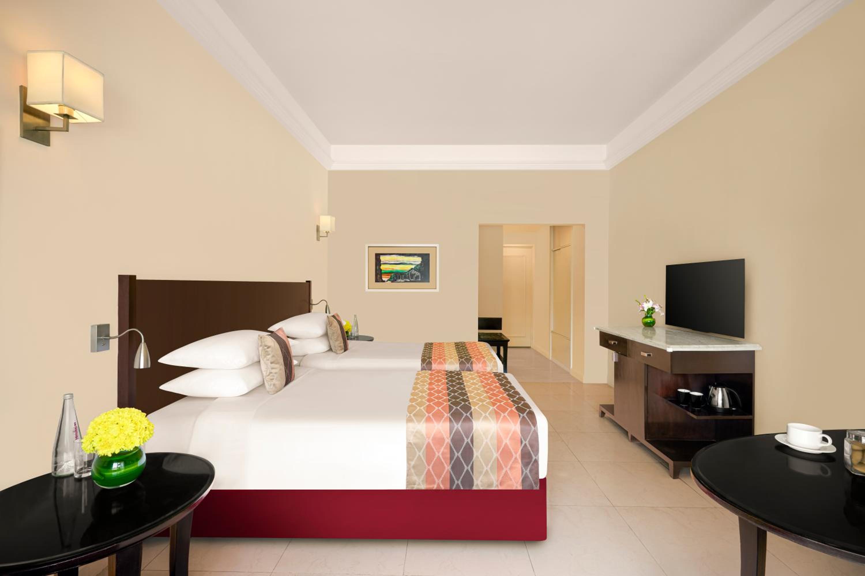 Premium Twin Room with Pool View - Photo 17