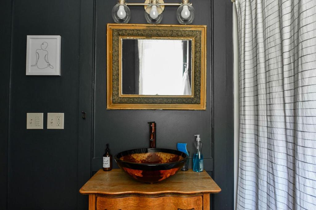 Deluxe Queen Room - Photo 20