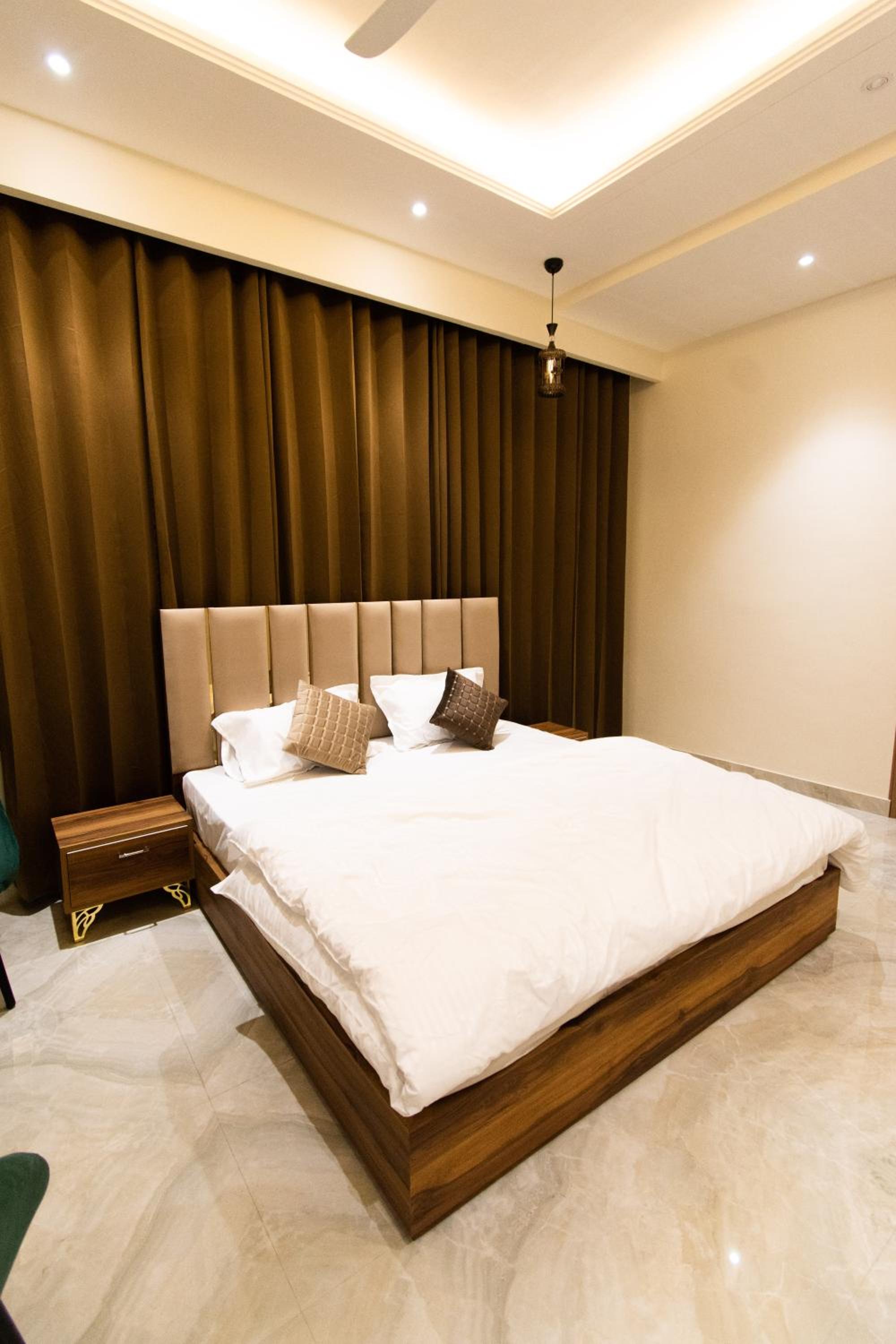 Deluxe Double Room (2 Adults + 1 Child)