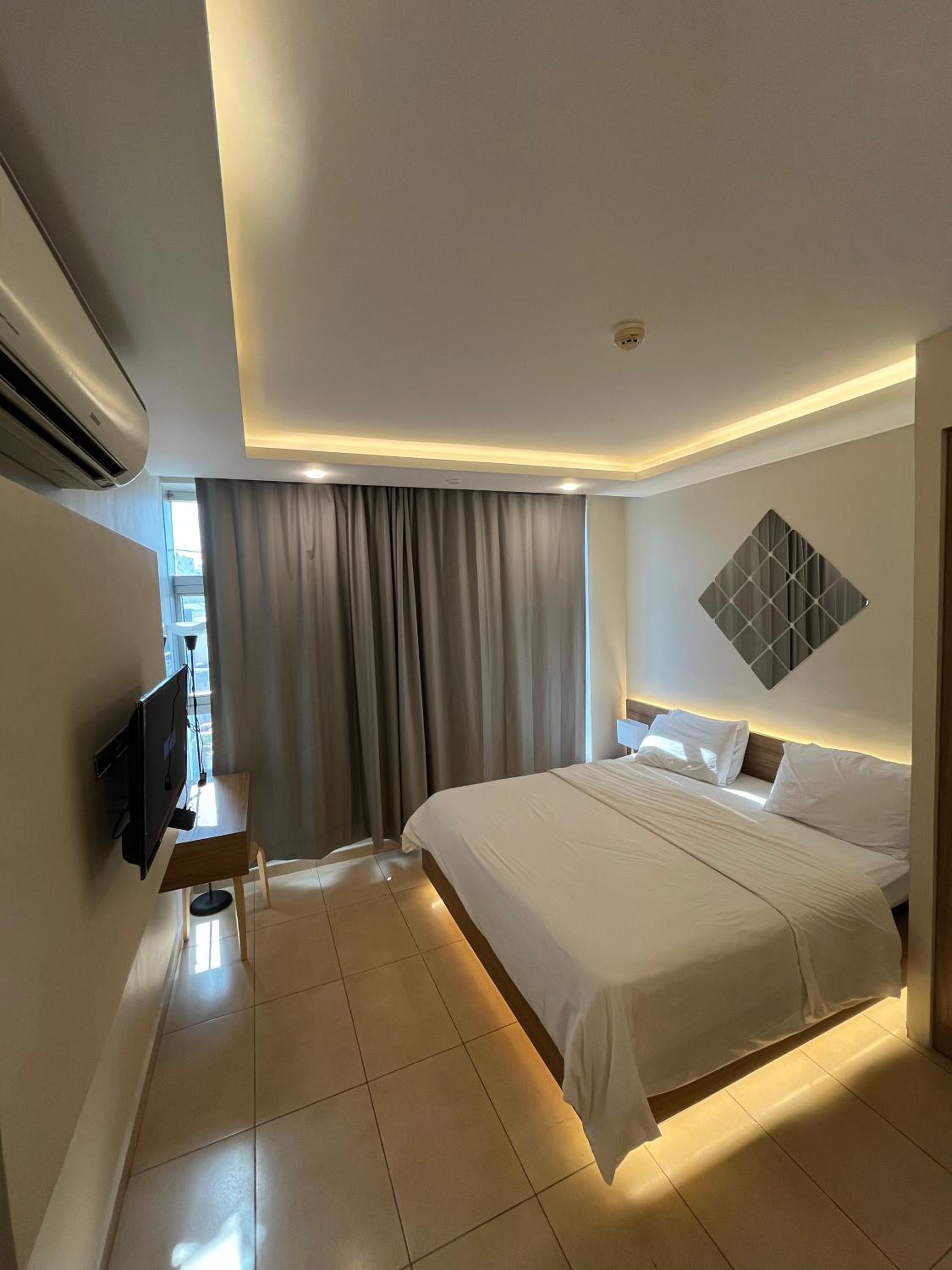 Deluxe King Suite