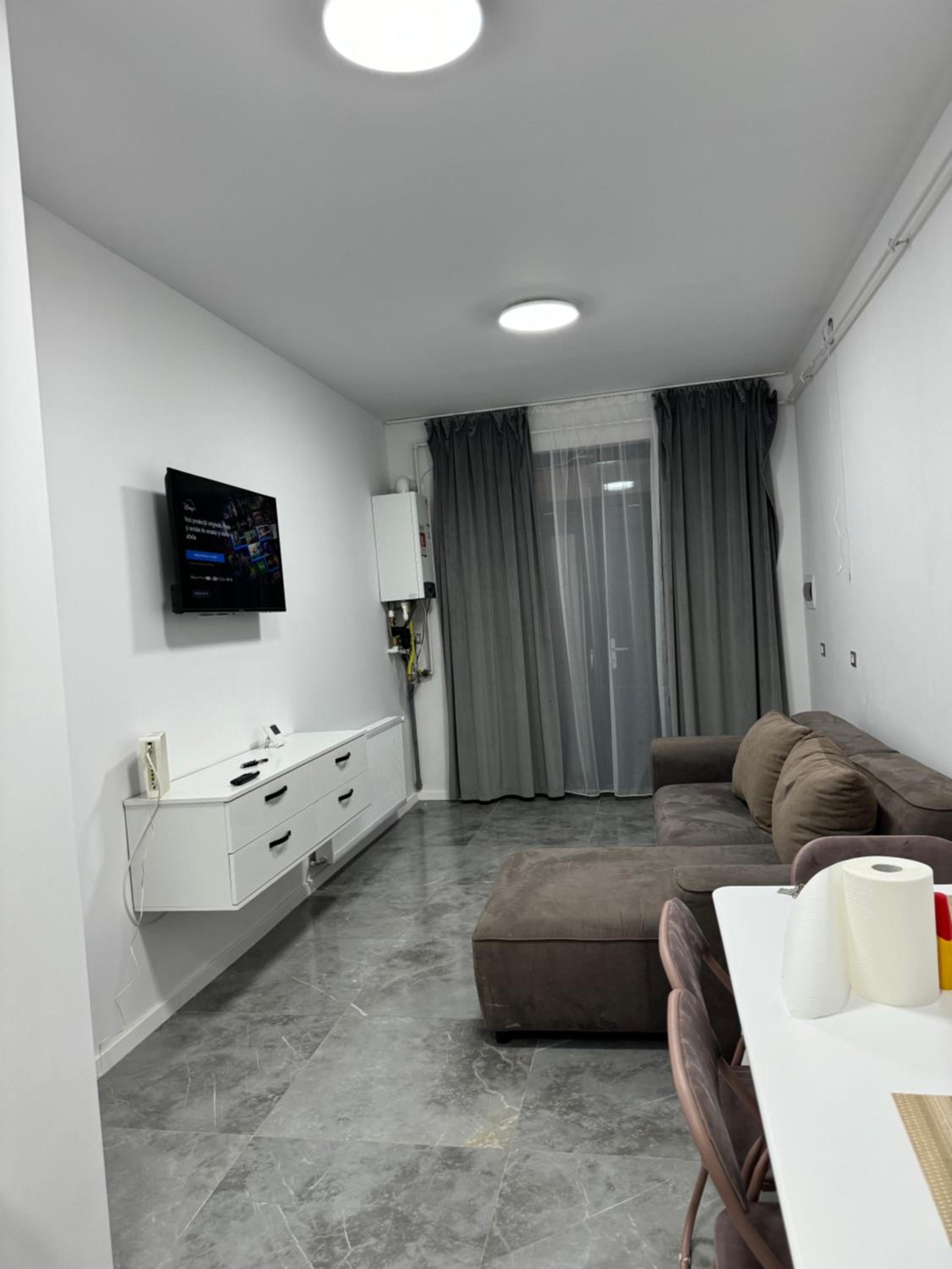 One-Bedroom Apartment photo 1