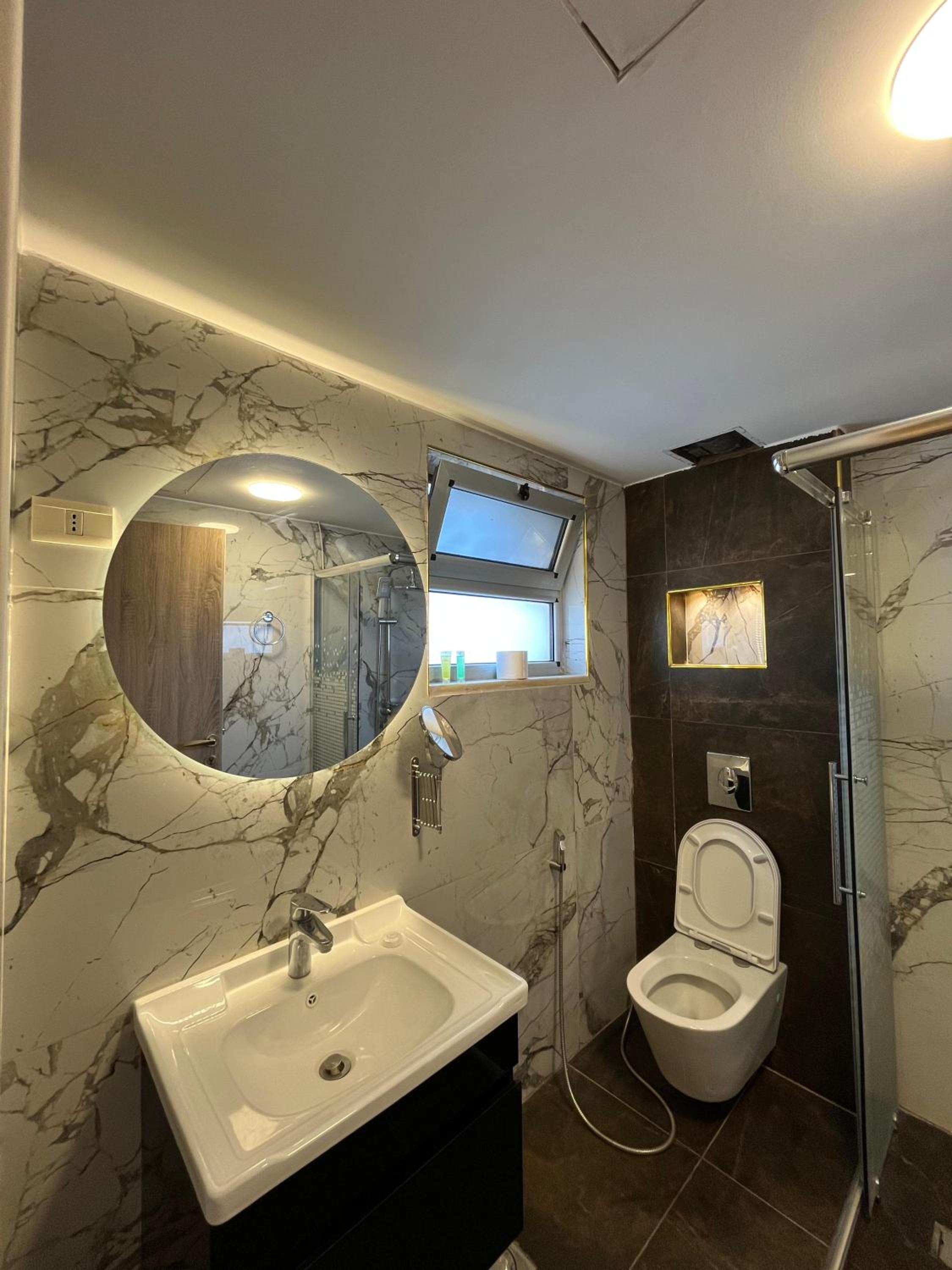 Deluxe King Suite photo 2