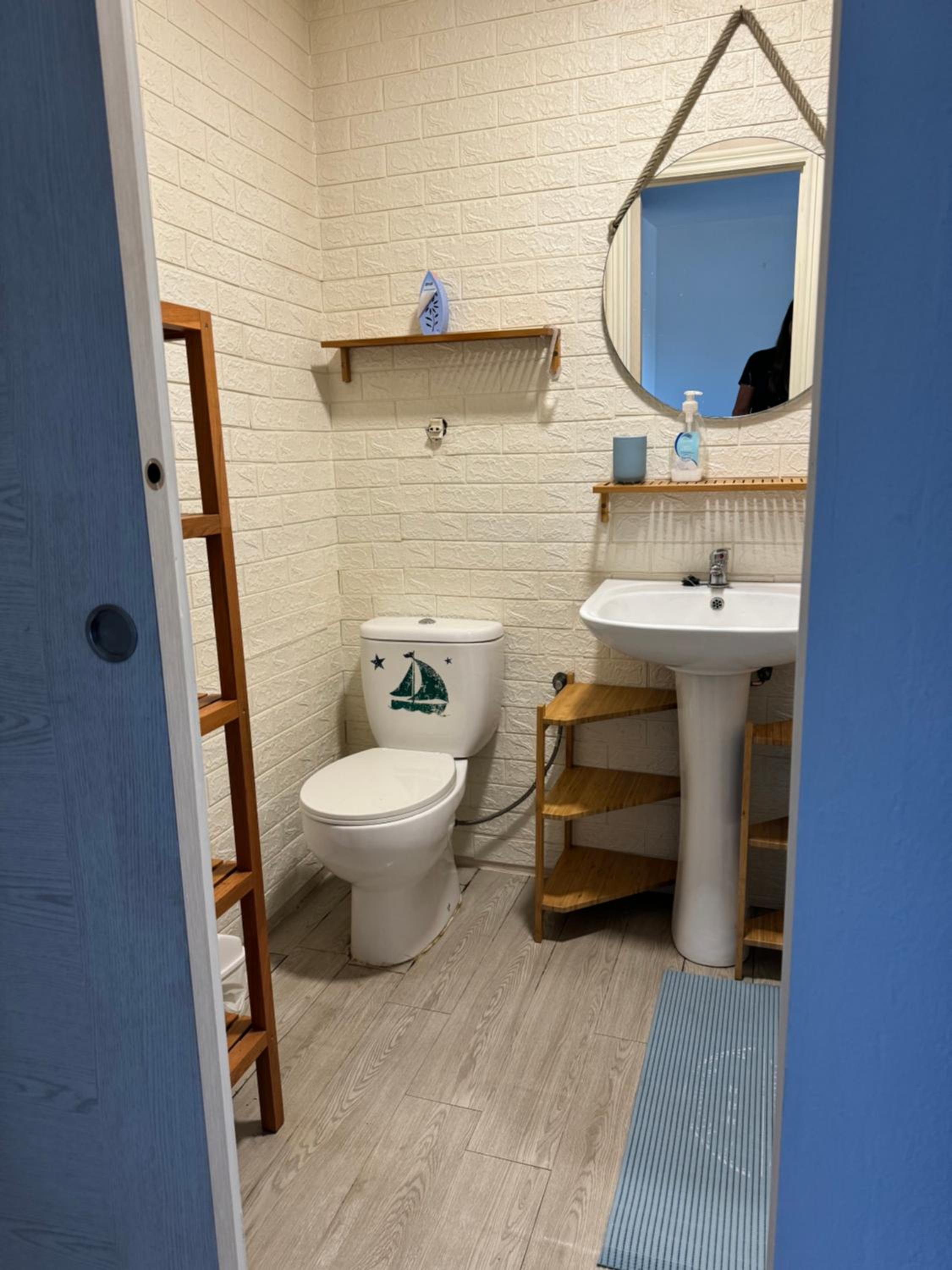 One-Bedroom Apartment photo 3