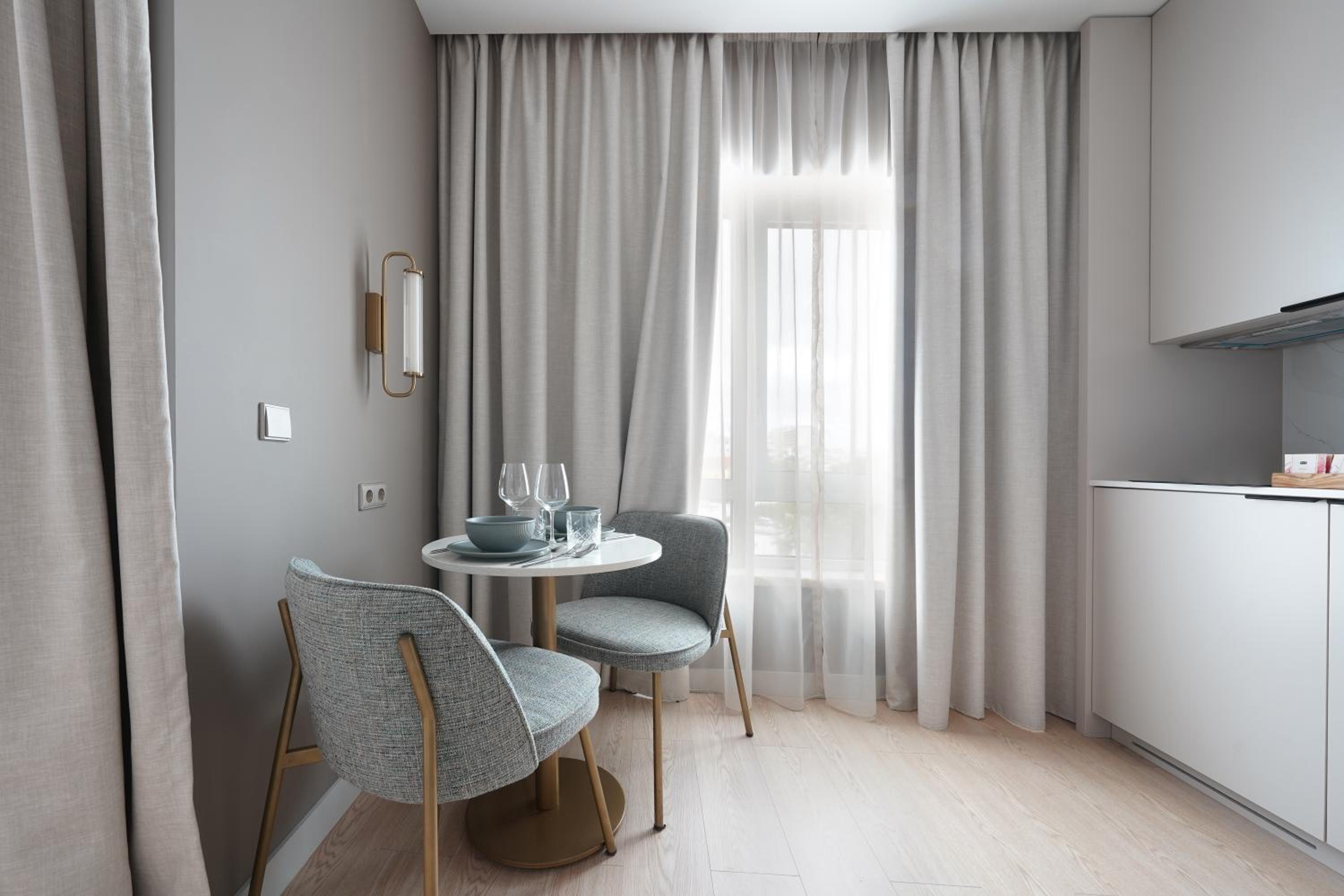 Large Studio with Kitchenette - Accessible photo 2