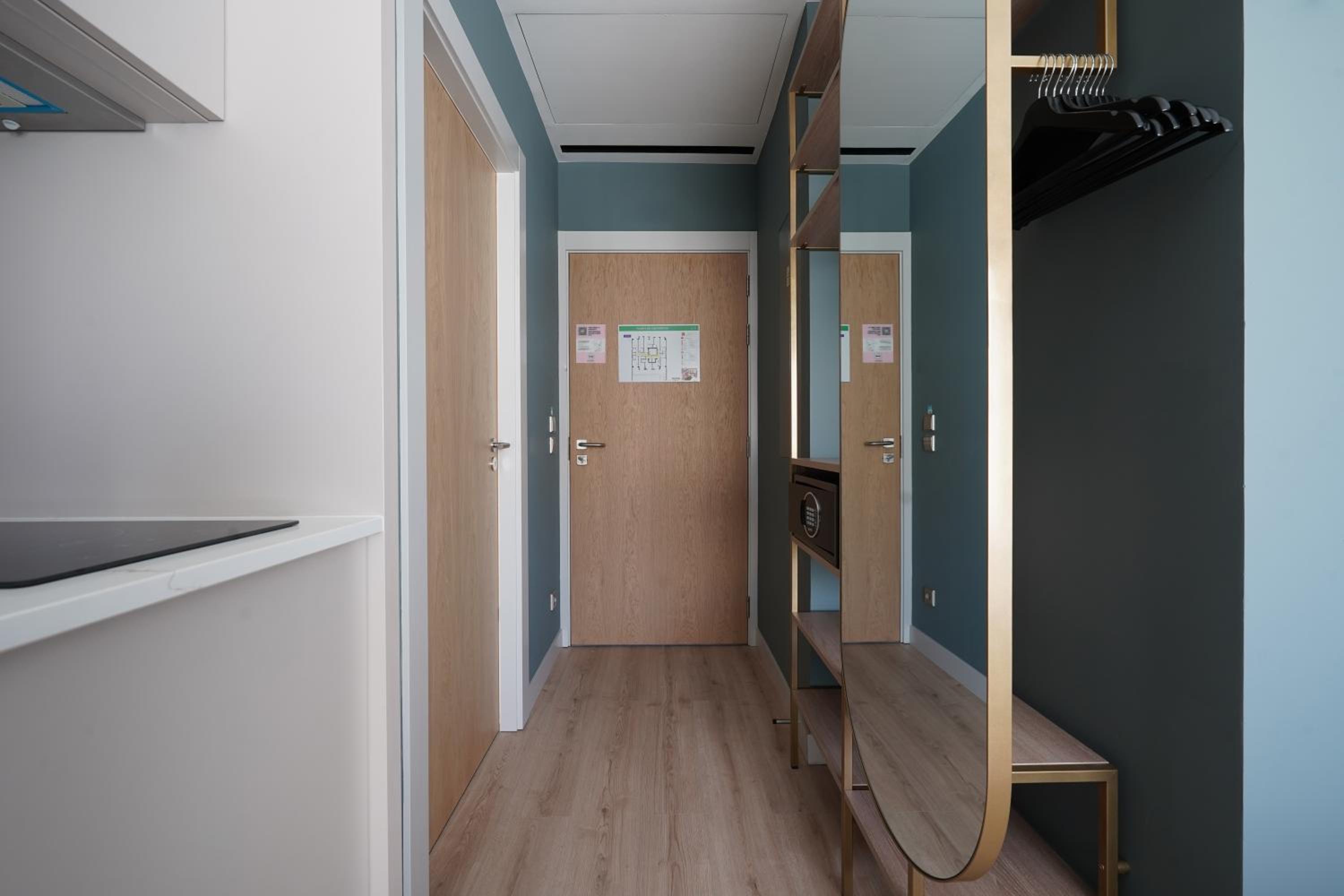Medium Studio with Kitchenette and Terrace photo 3
