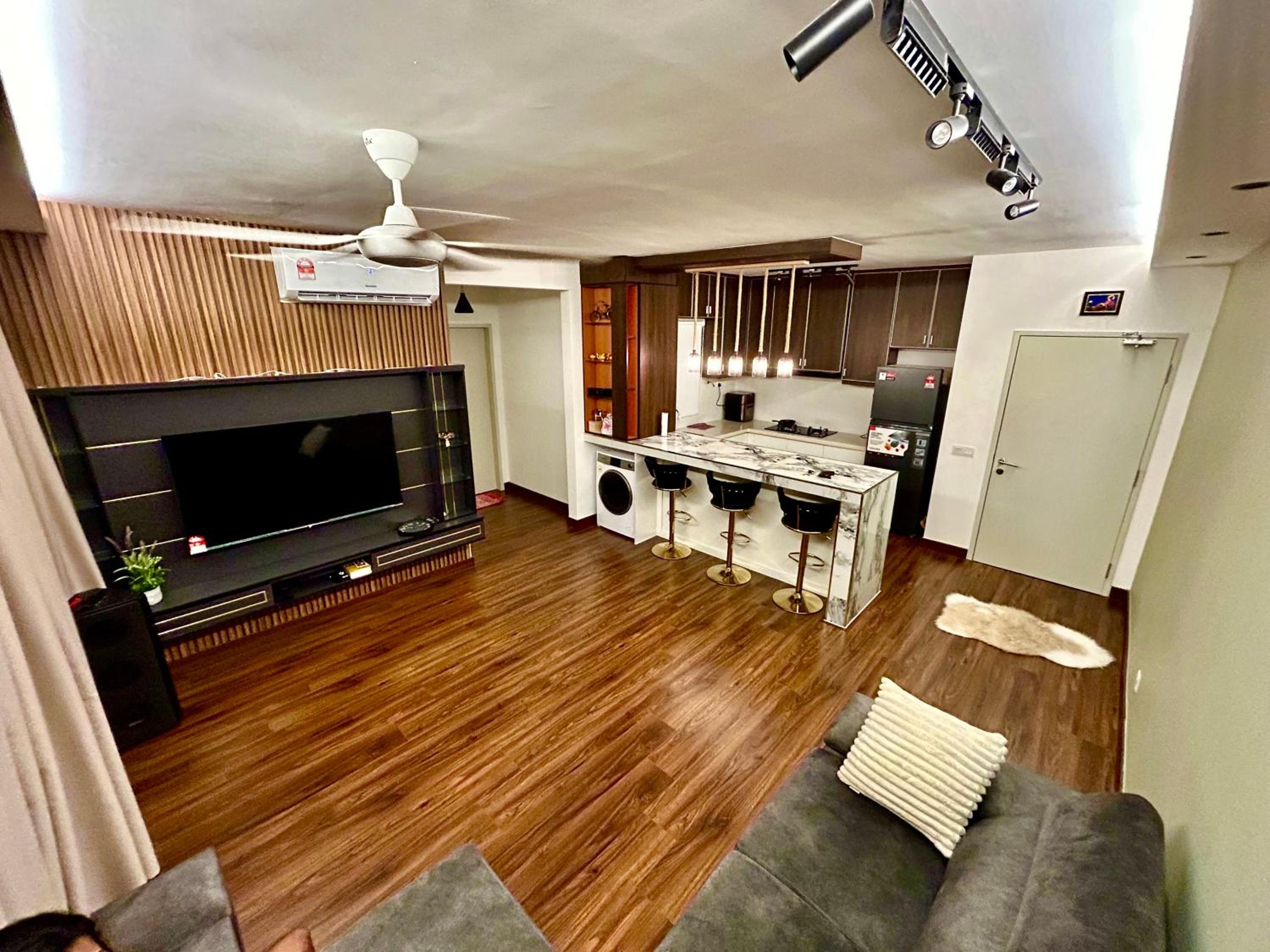 One-Bedroom Apartment photo 1