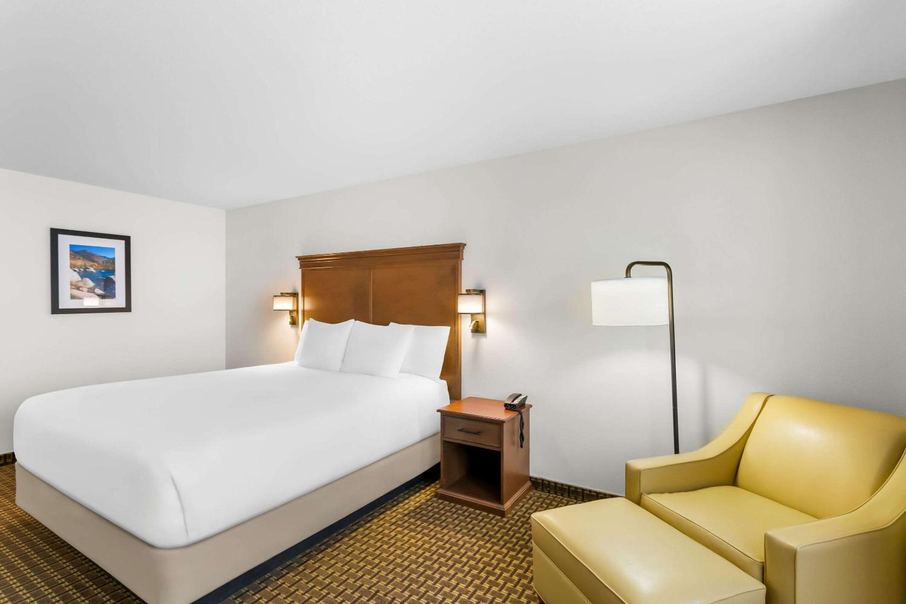 King Suite - Non Smoking - Photo 4