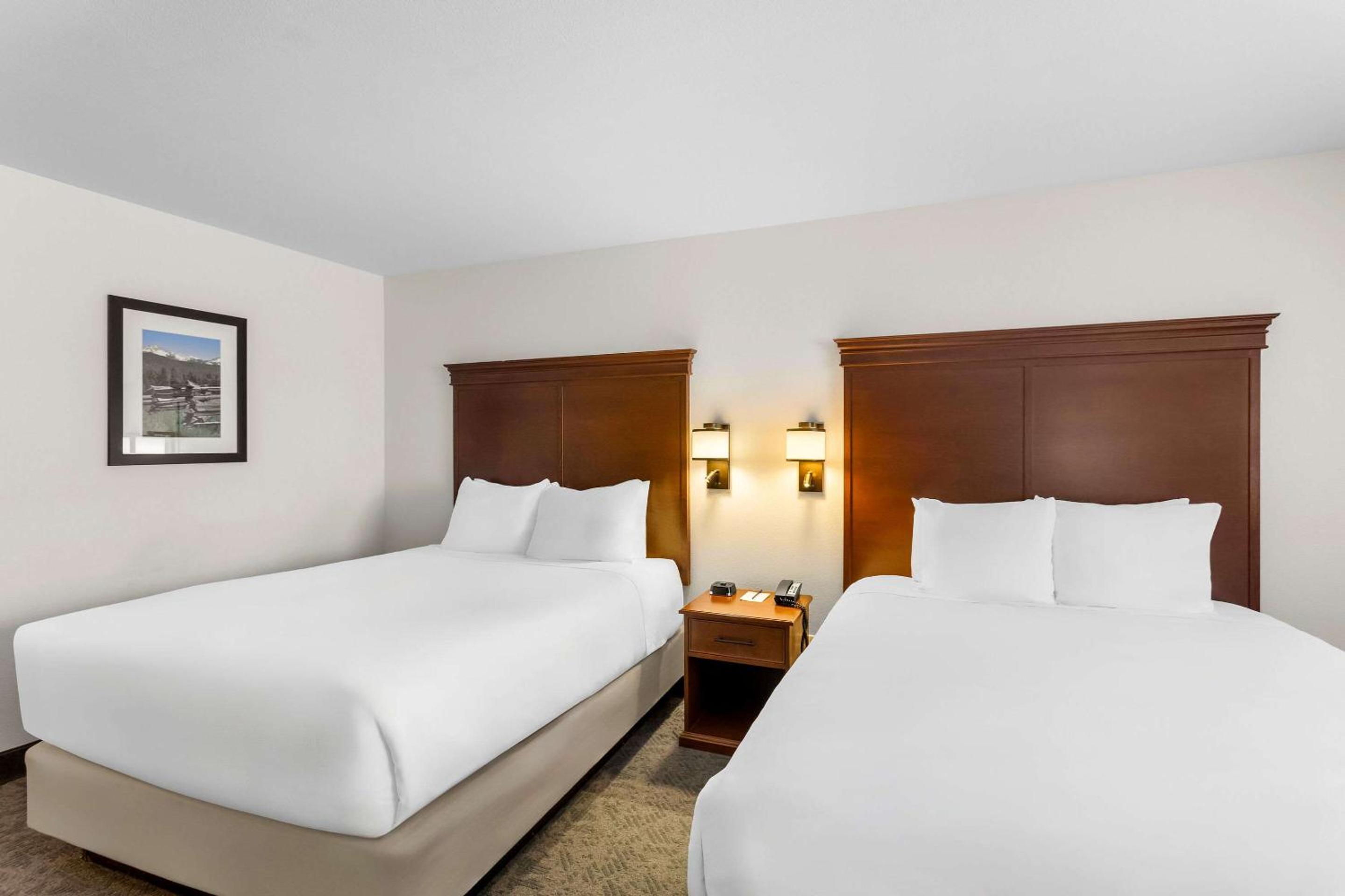 Standard Queen Room with Two Queen Beds - Non Smoking  - Photo 4
