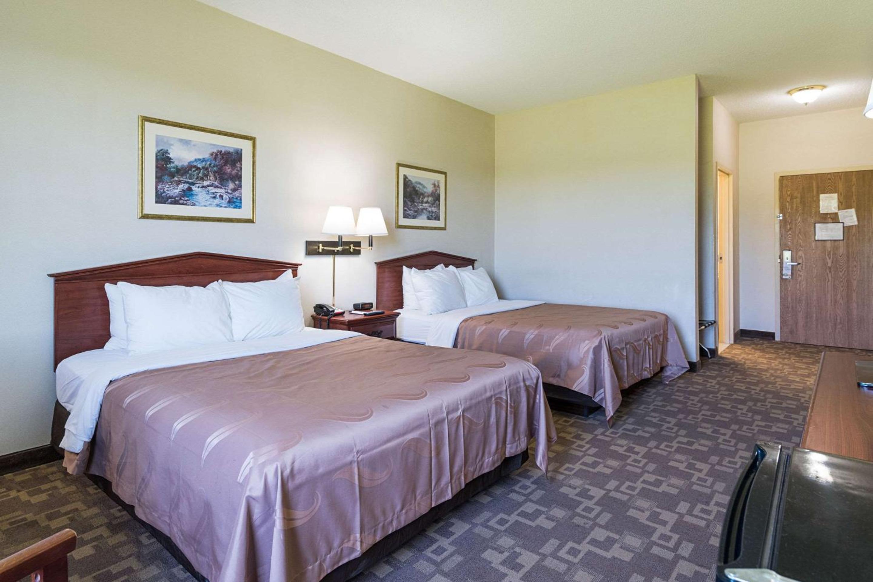 Queen Room with Two Queen Beds - Non-Smoking - Photo 1
