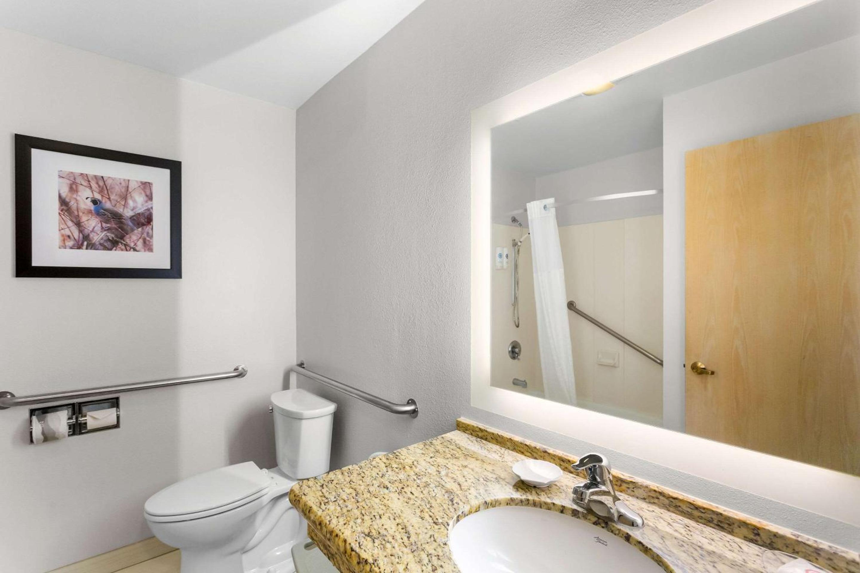 King Suite - Accessible/Non Smoking - Photo 5