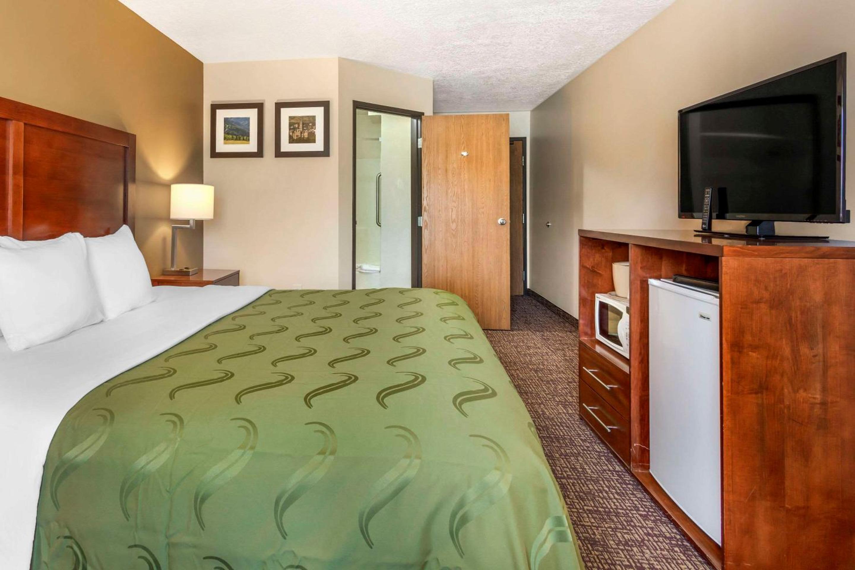 King Room - Non-Smoking - Photo 2