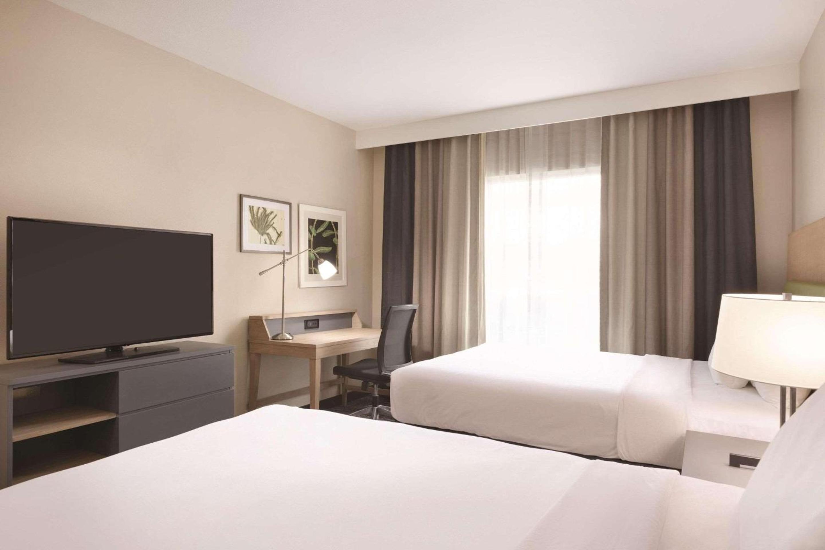 Queen Room with Two Queen Beds - Non-Smoking photo 1