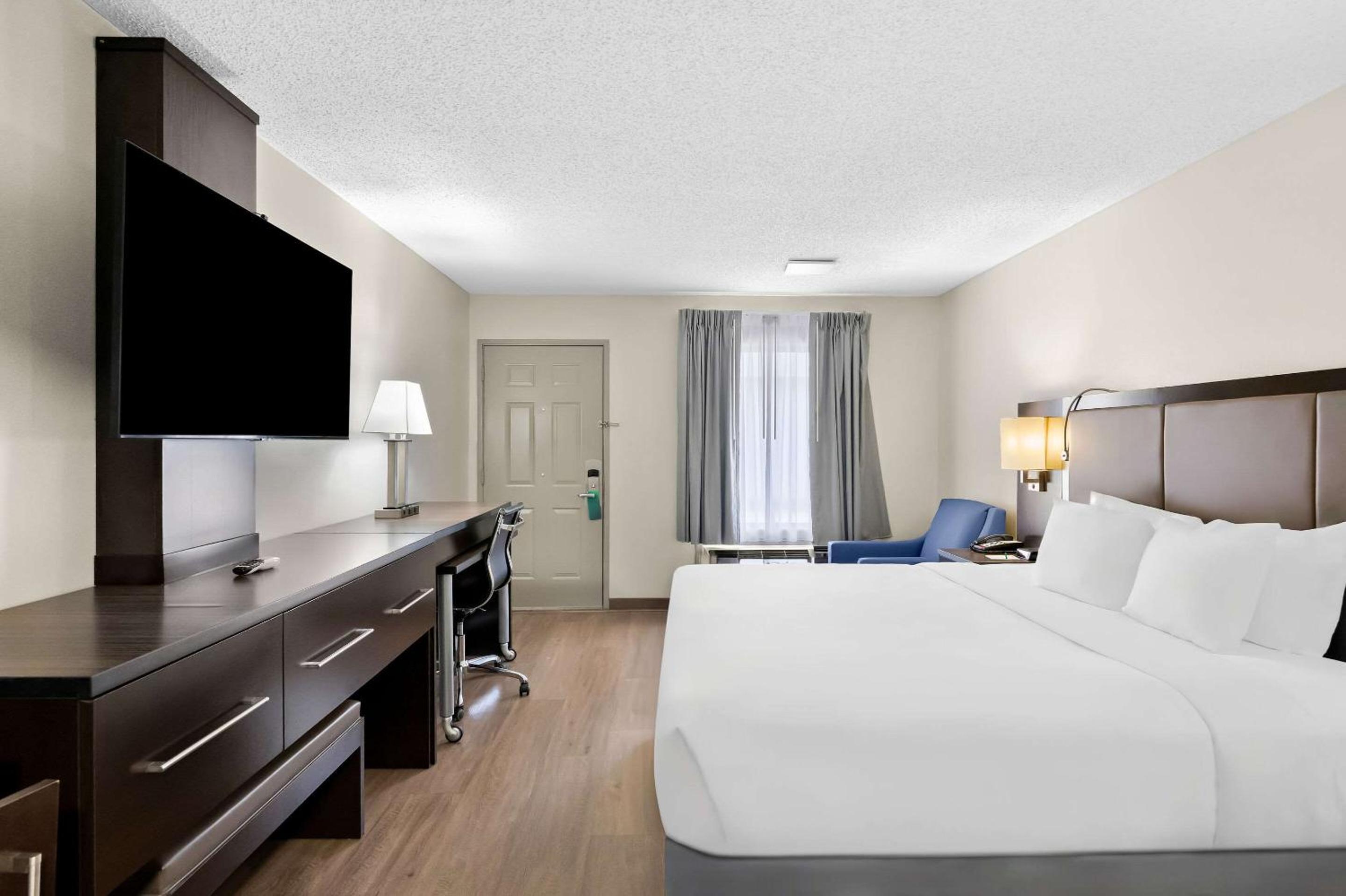 King Room - Disability Access/Non-Smoking - Photo 4