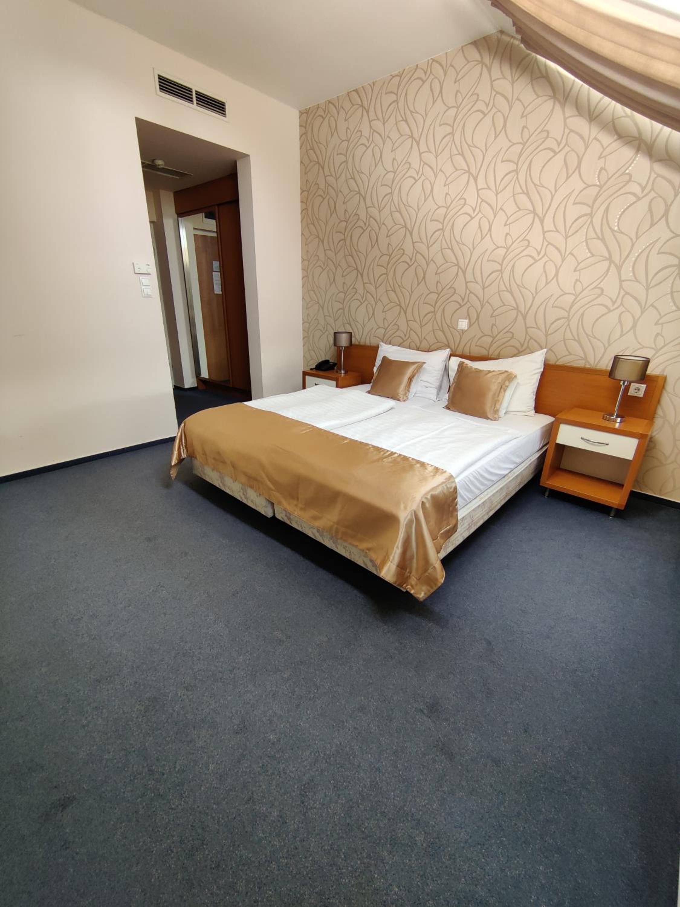 Double Room - Photo 1