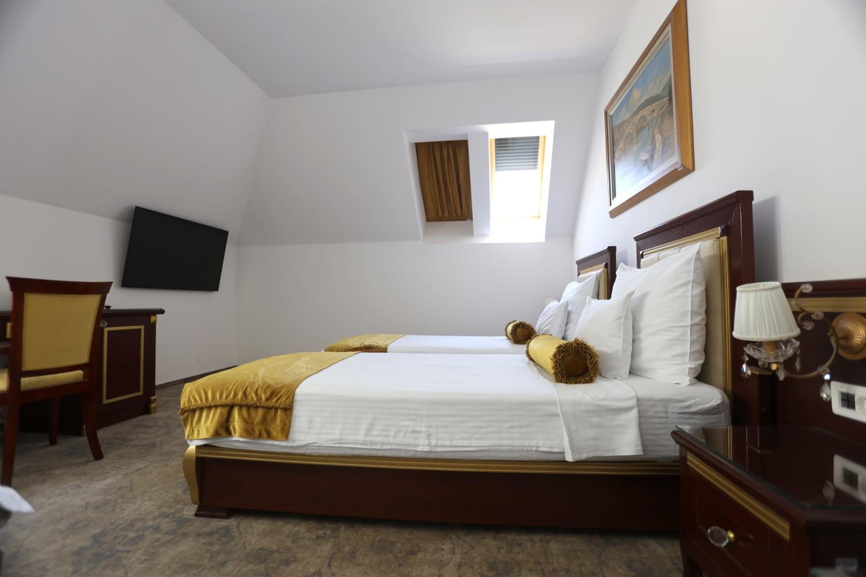 Superior Double or Twin Room - Photo 3