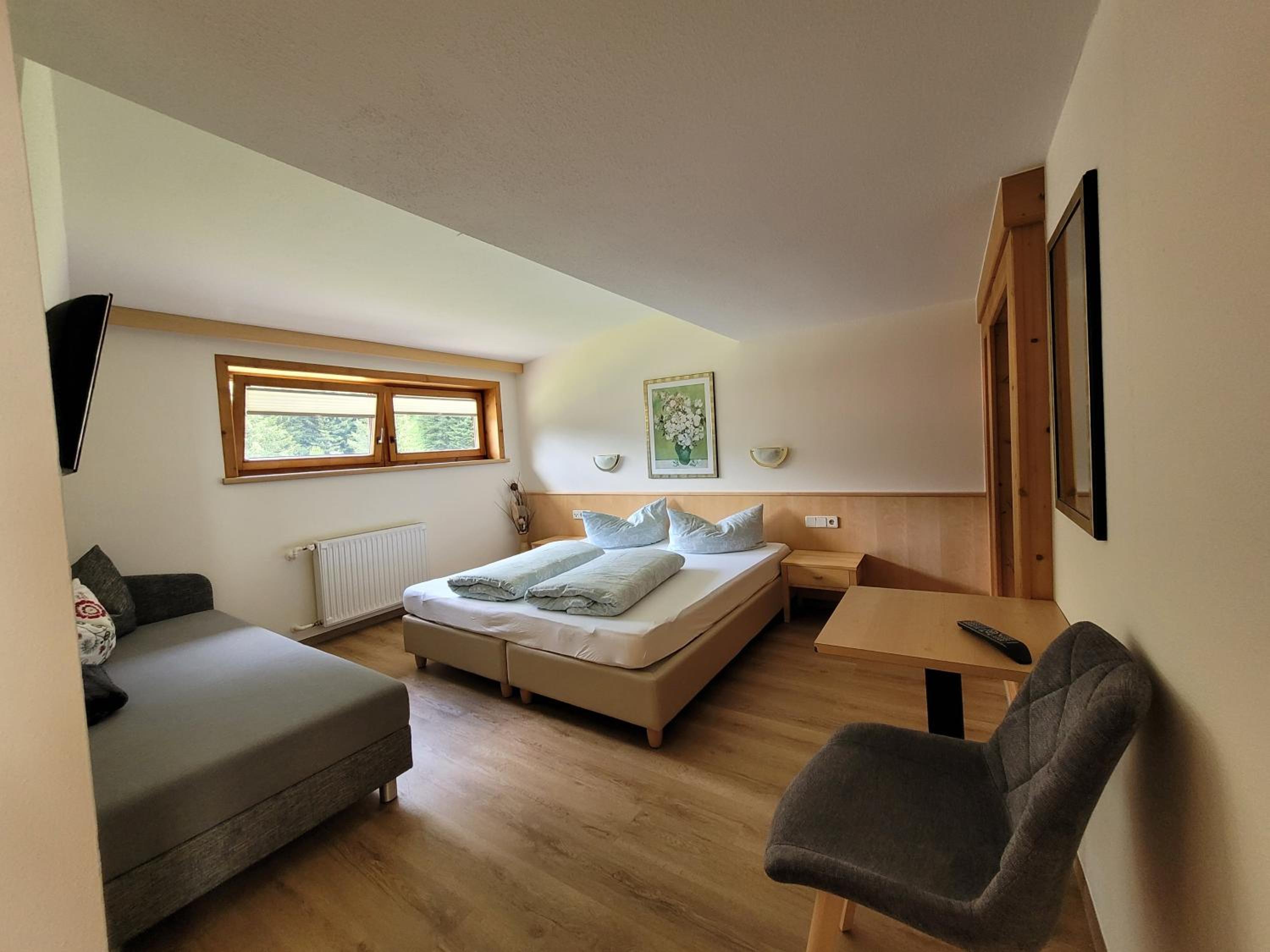 Two-Bedroom Apartment with Balcony photo 2