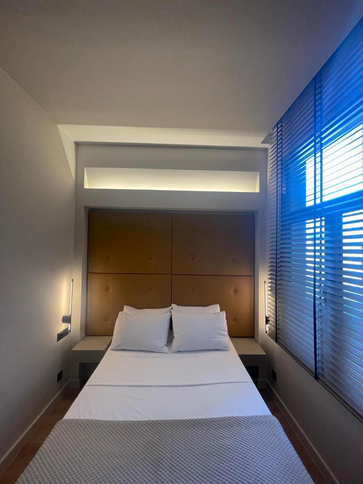 Standard Double Room - Photo 9