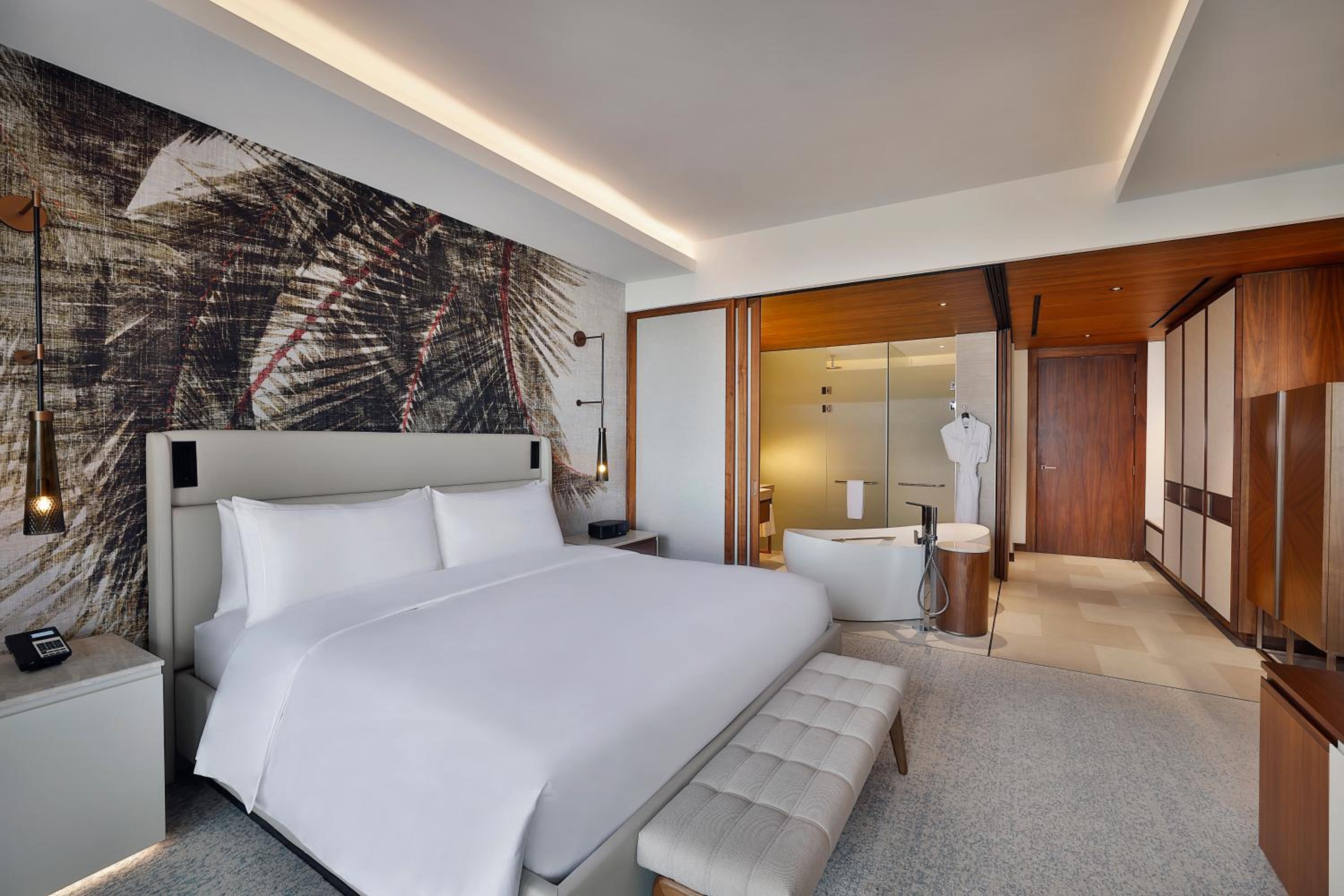 Premier King Room with Ocean View - Photo 4