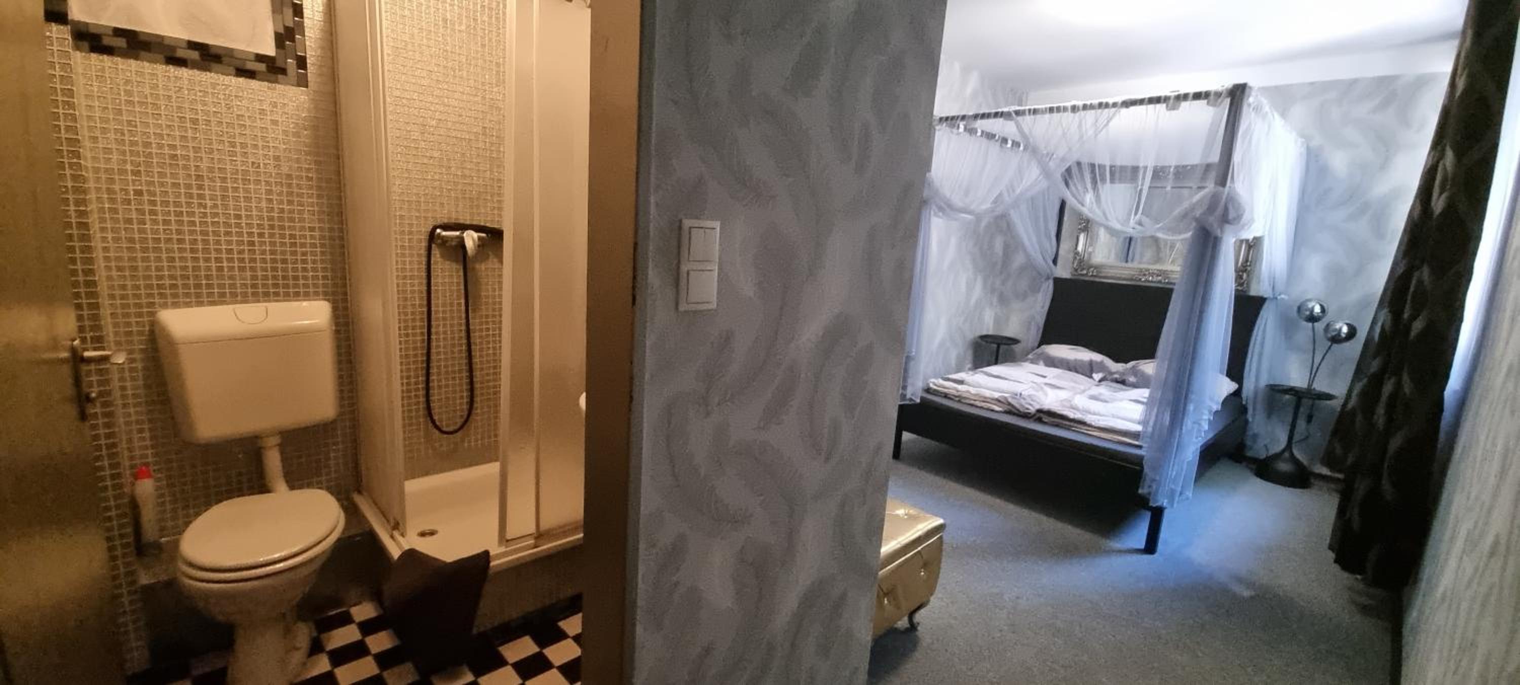 Double Room with Private Bathroom - Photo 4