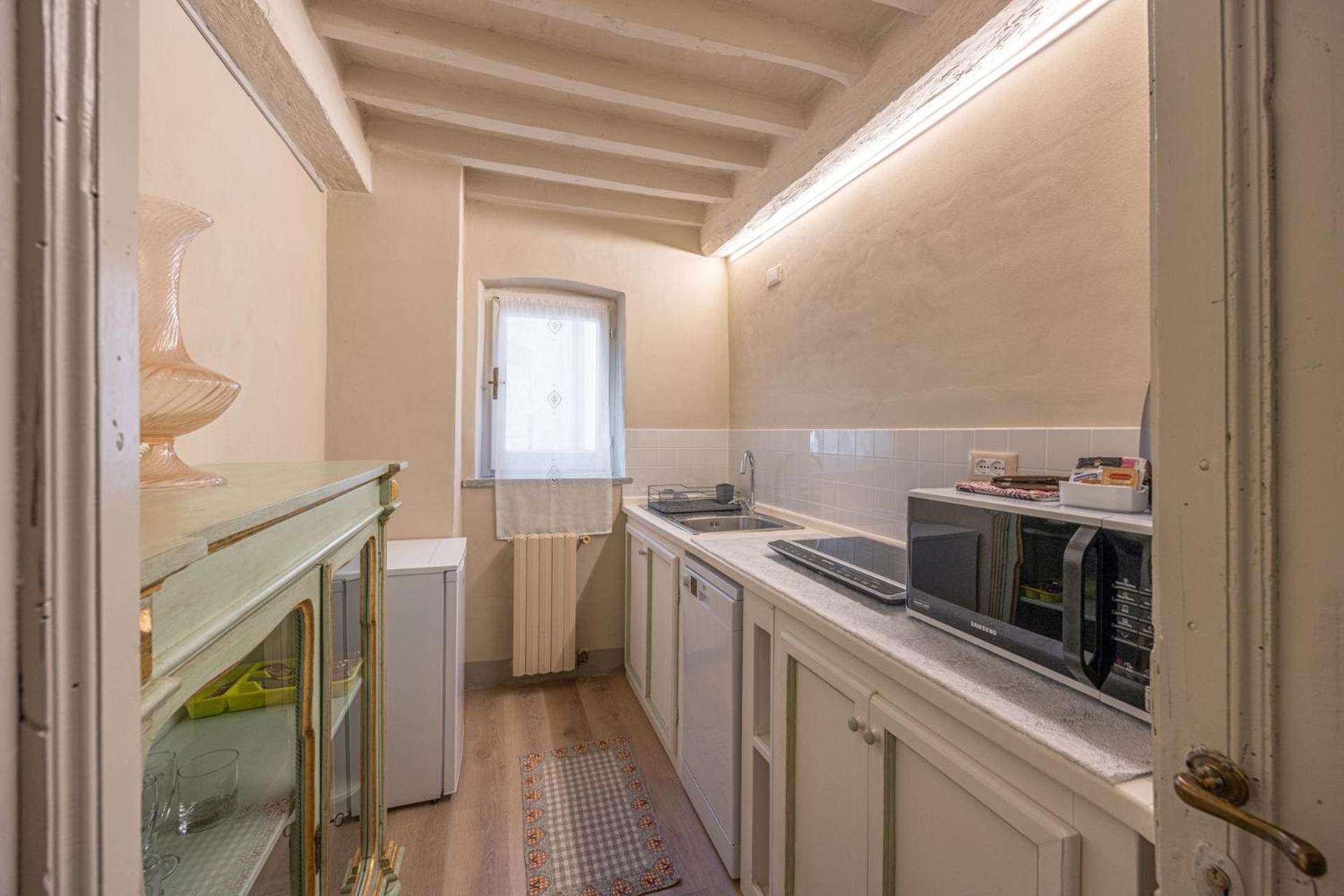 Suite with Balcony - Photo 11