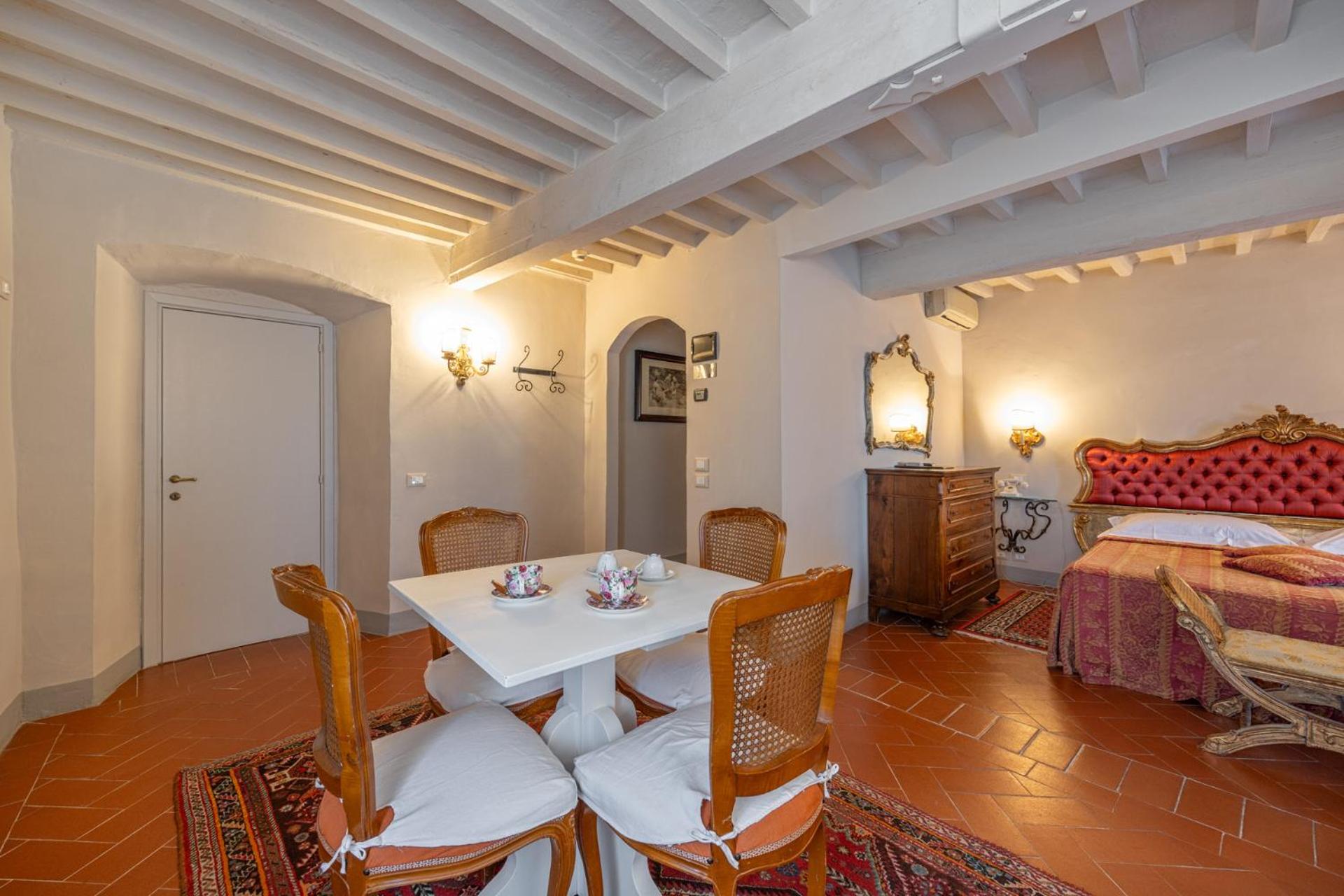 Suite with Balcony - Photo 2