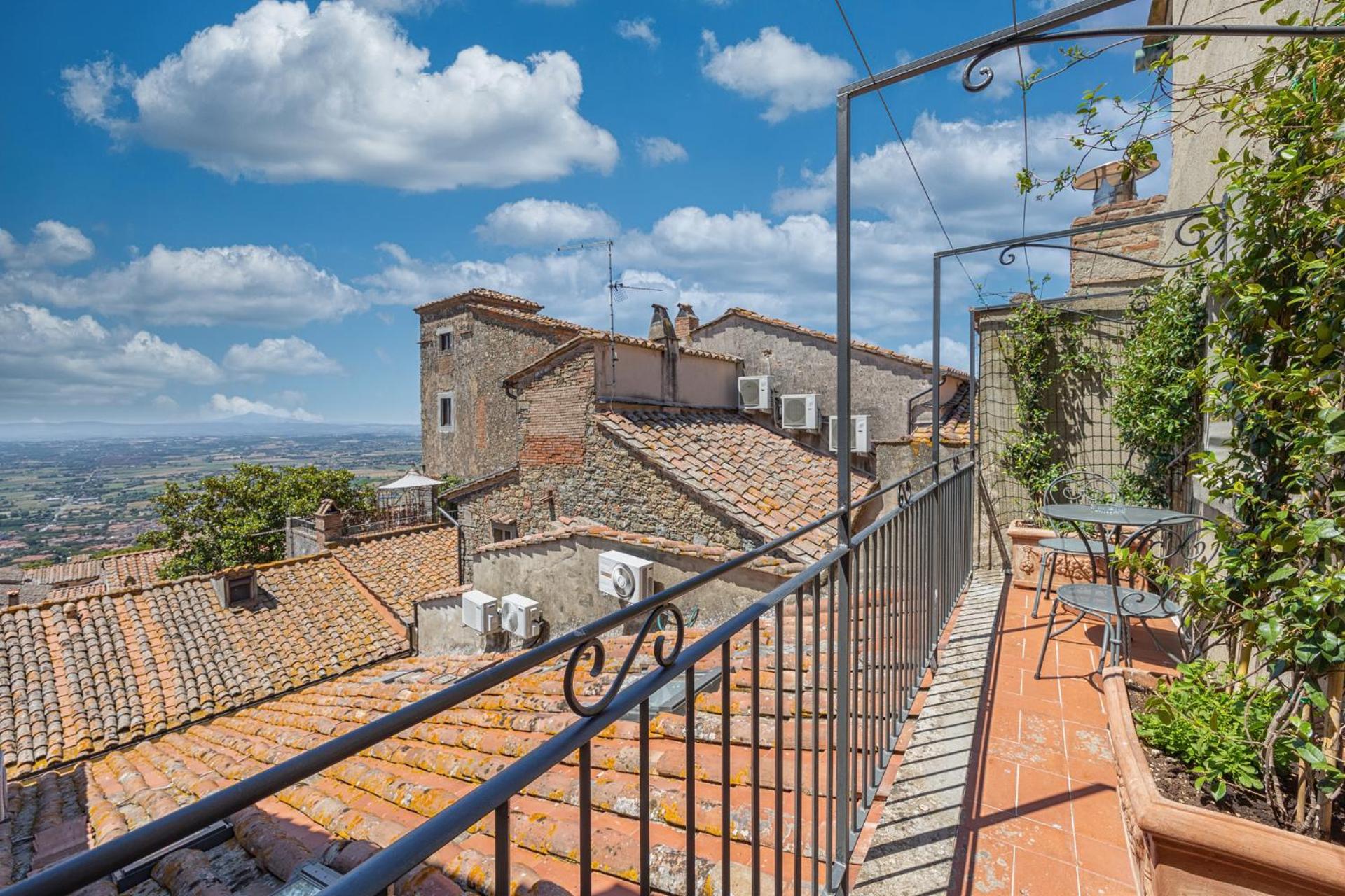 Suite with Balcony - Photo 15