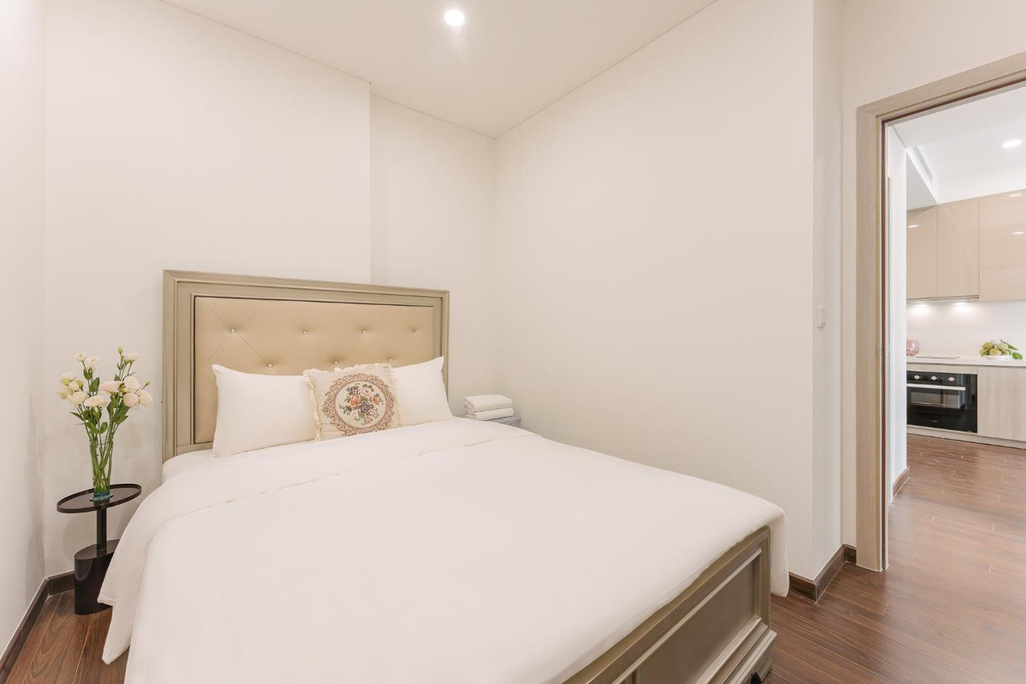 Two-Bedroom Apartment with Balcony - Photo 21