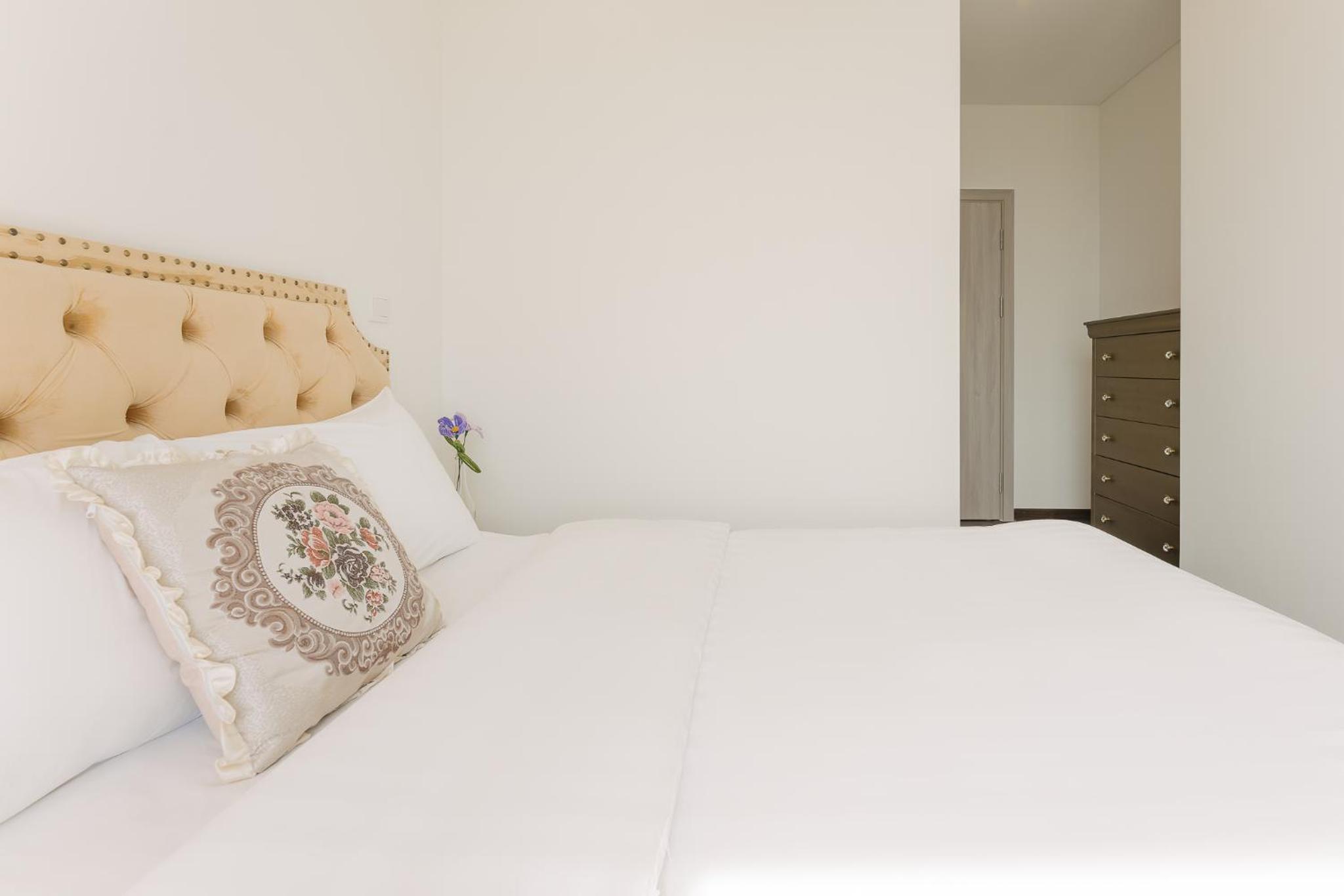 Two-Bedroom Apartment with Balcony - Photo 15