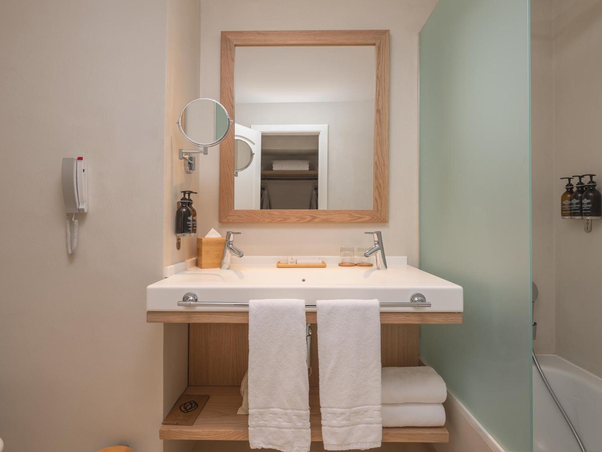 Habitación Doble o Twin con Acceso a la Piscina