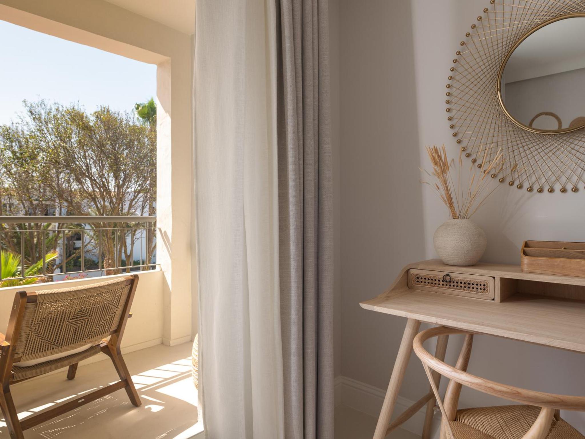 Double or Twin Room Swim-Out photo 3