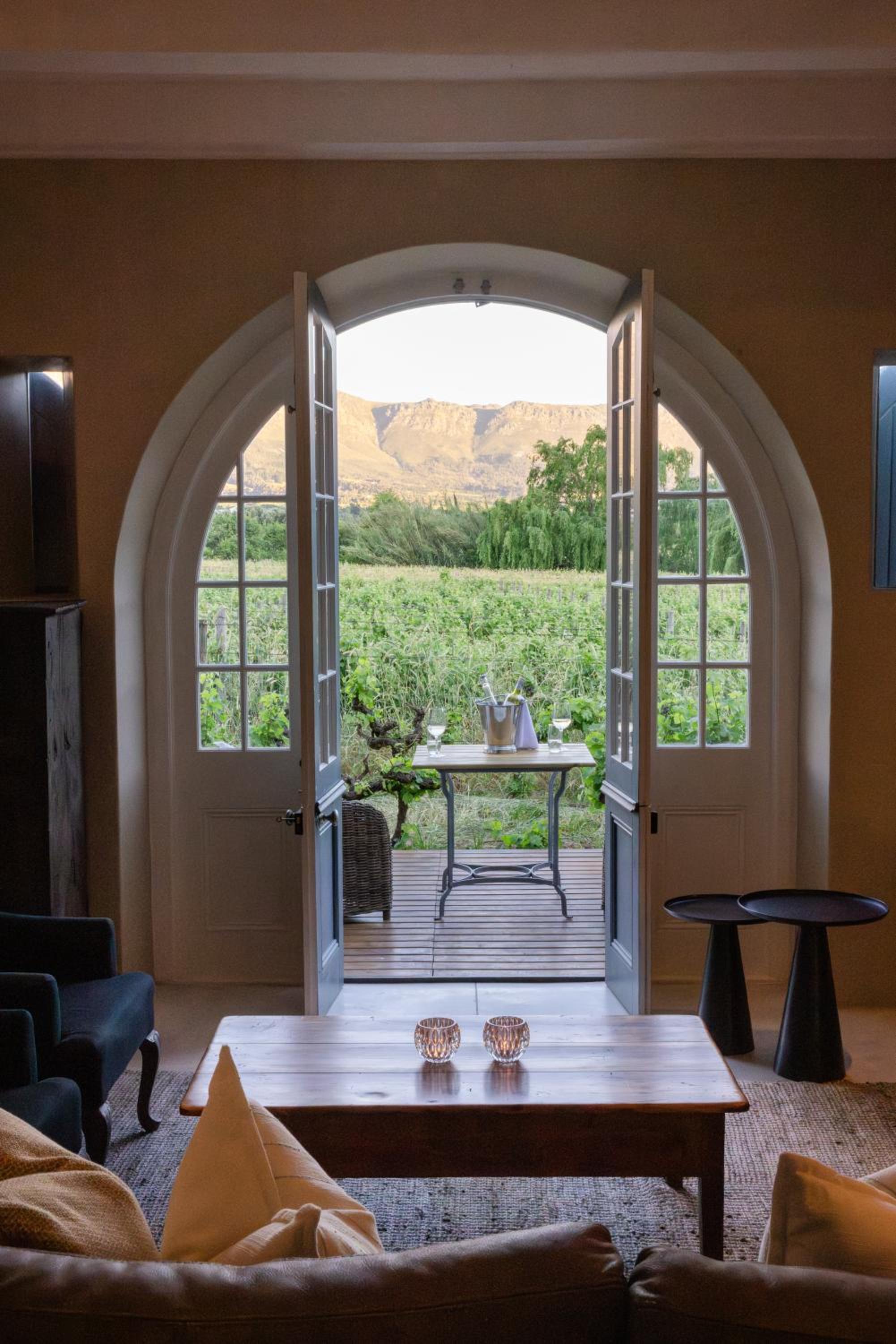 Suite with Mountain View - Photo 3