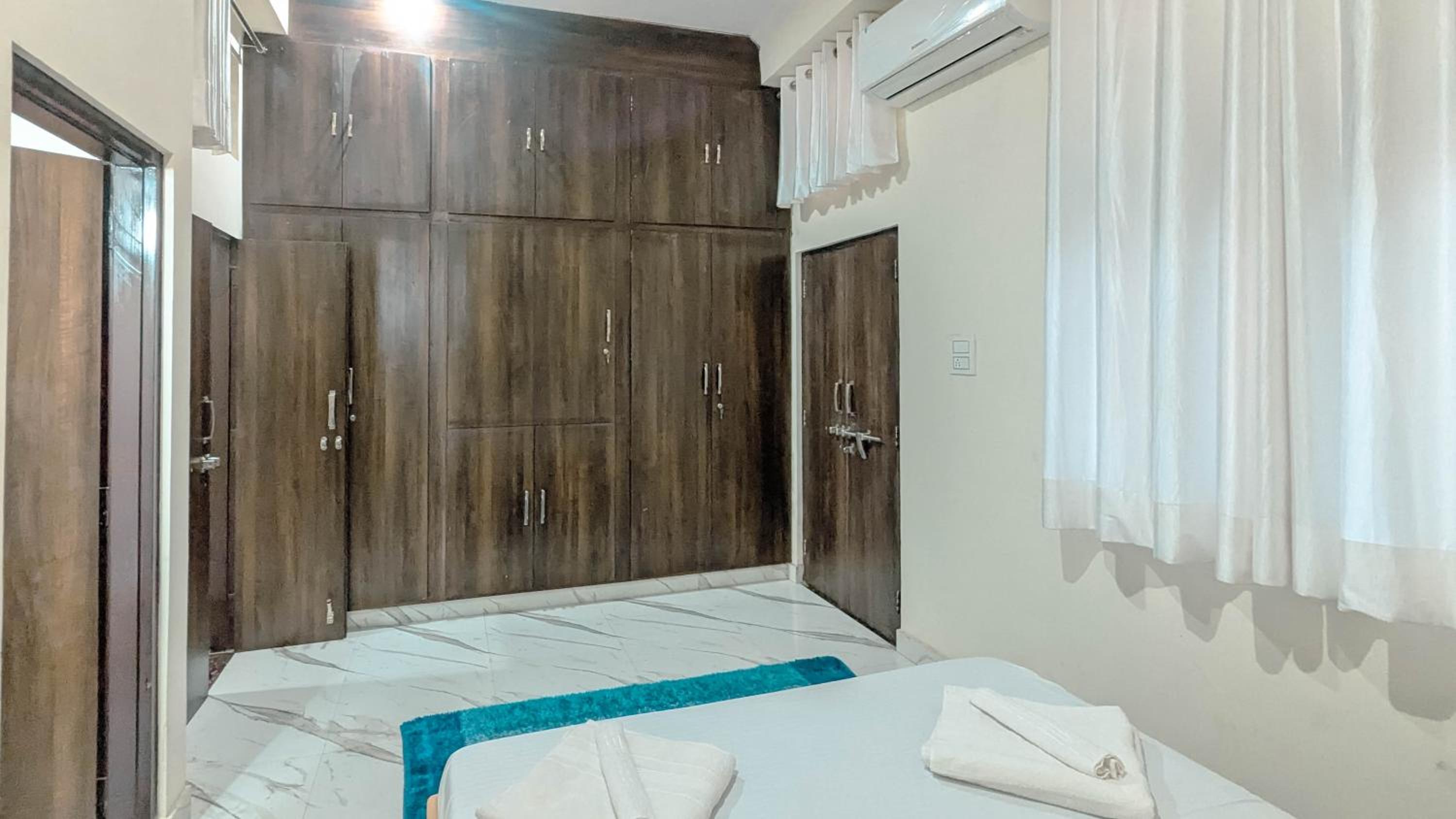 Deluxe Double Room with Balcony - Photo 3