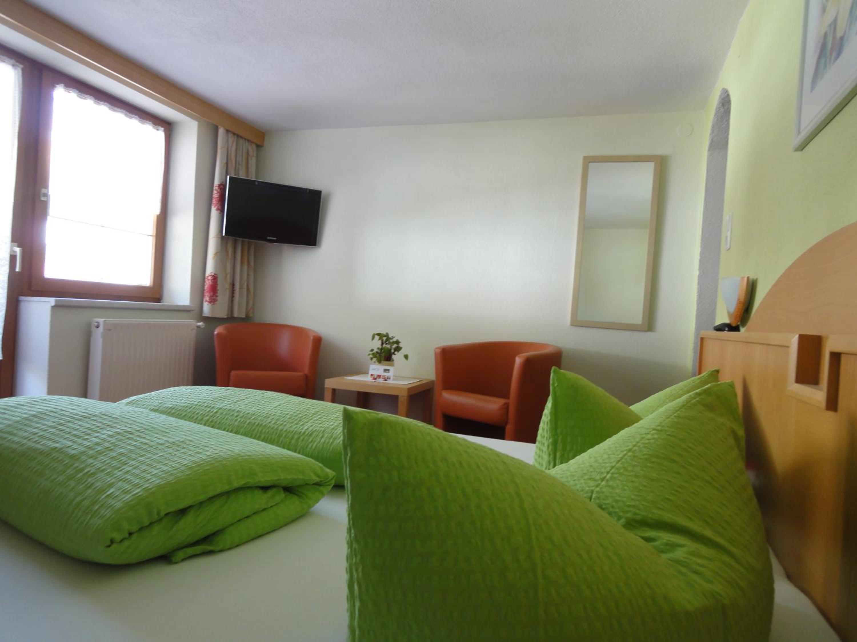 Two-Bedroom Apartment with 2 Balconies photo 3