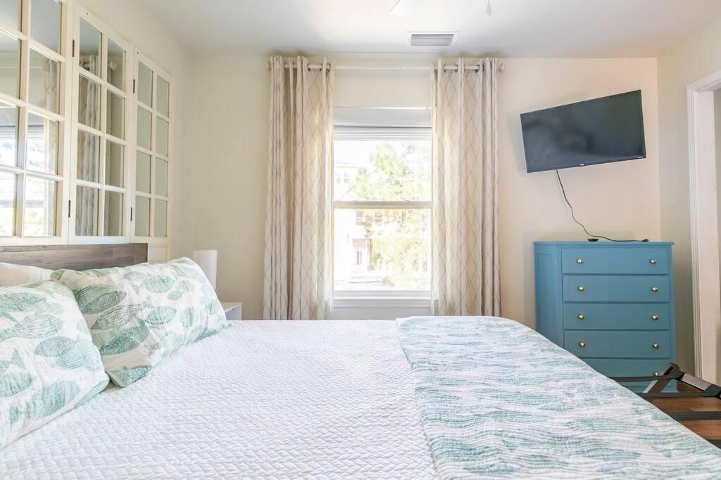 Three-Bedroom House photo 1