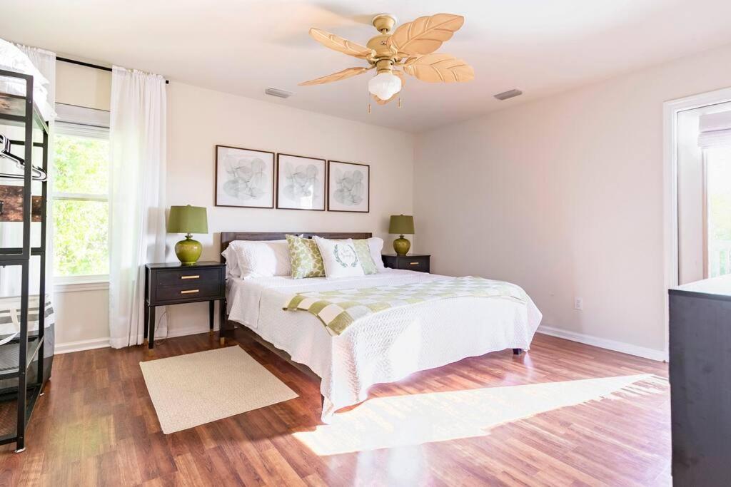Three-Bedroom House photo 3