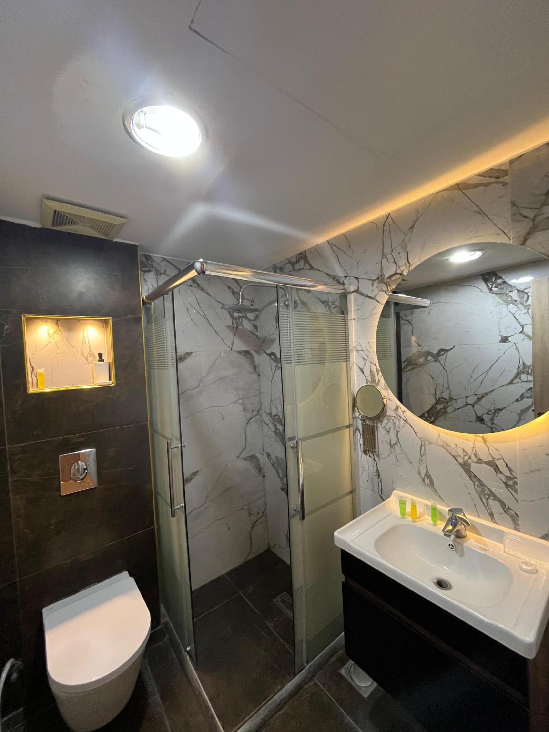 Deluxe Room (2 Adults + 1 Child) photo 3