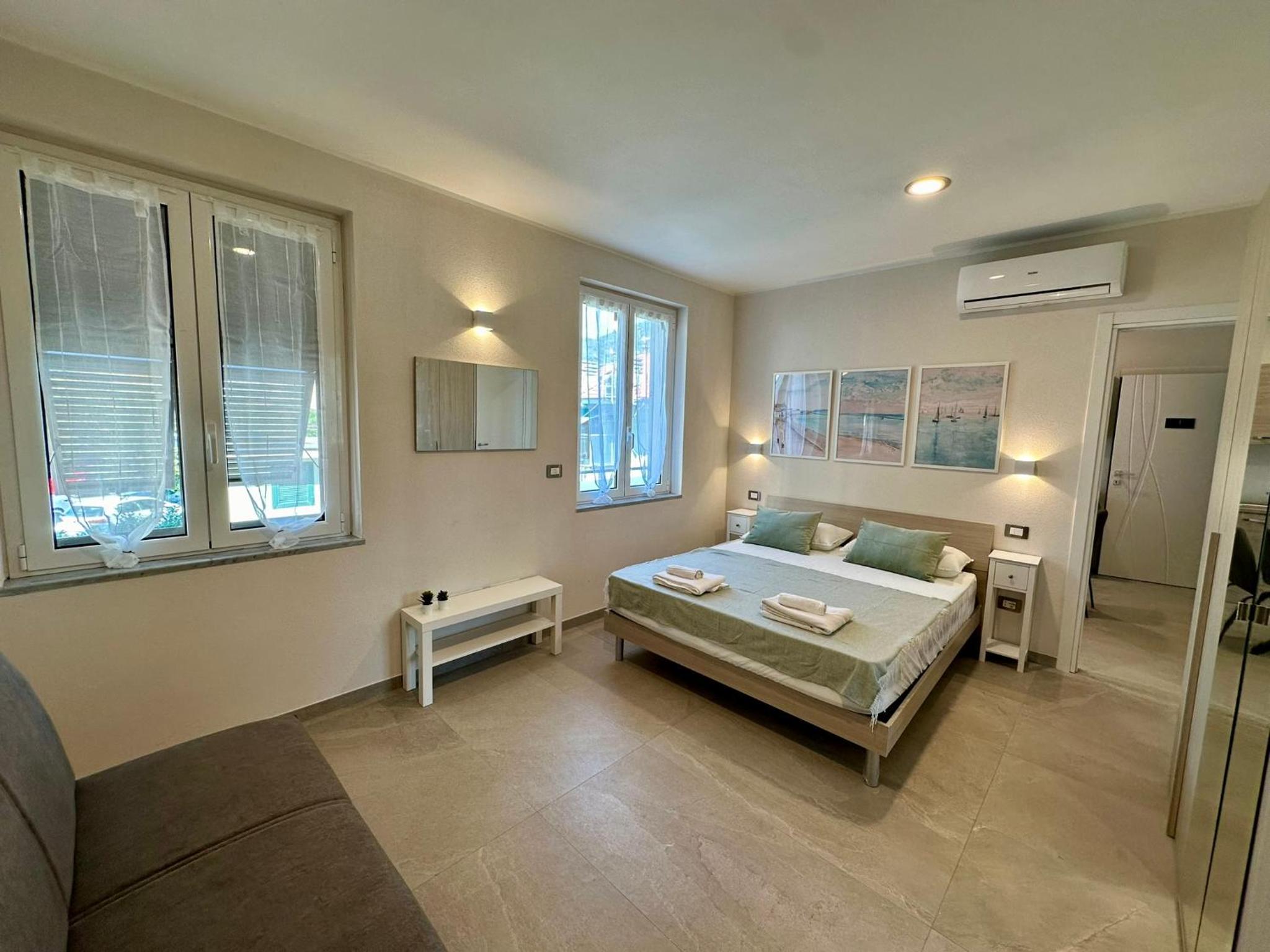 One-Bedroom Apartment photo 1