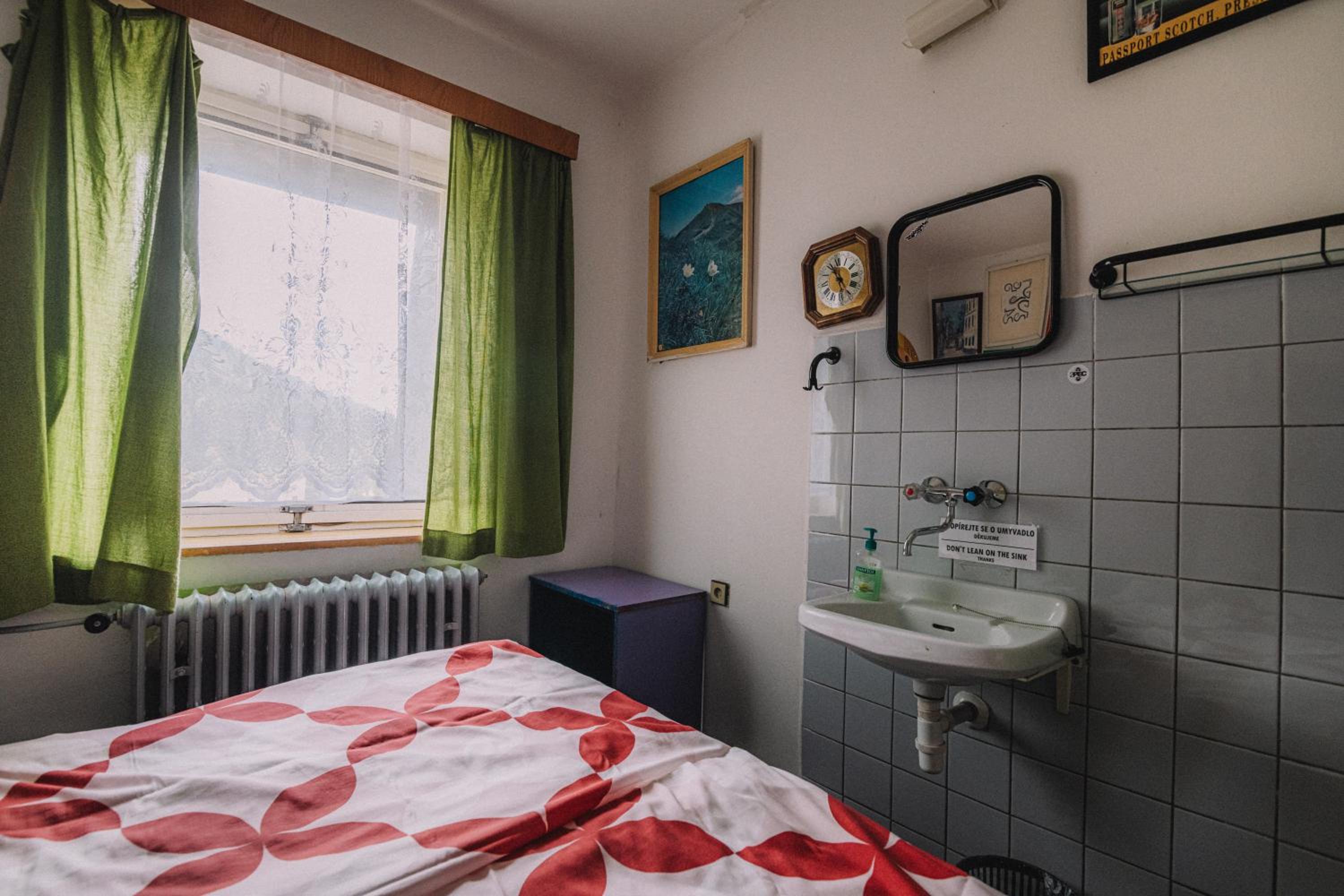 Double Room with Shared Bathroom photo 2