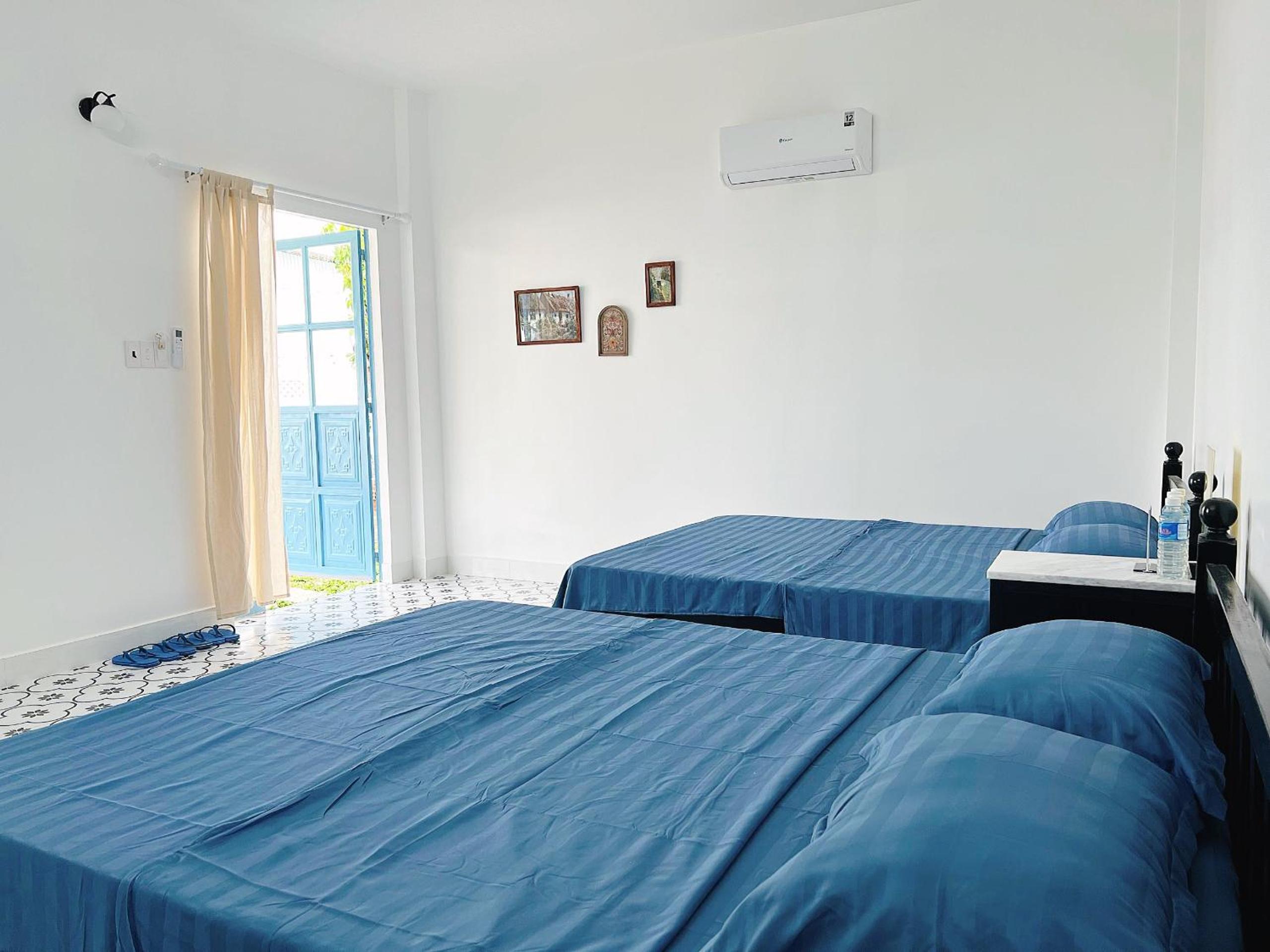 Quadruple Room with Private Bathroom photo 2