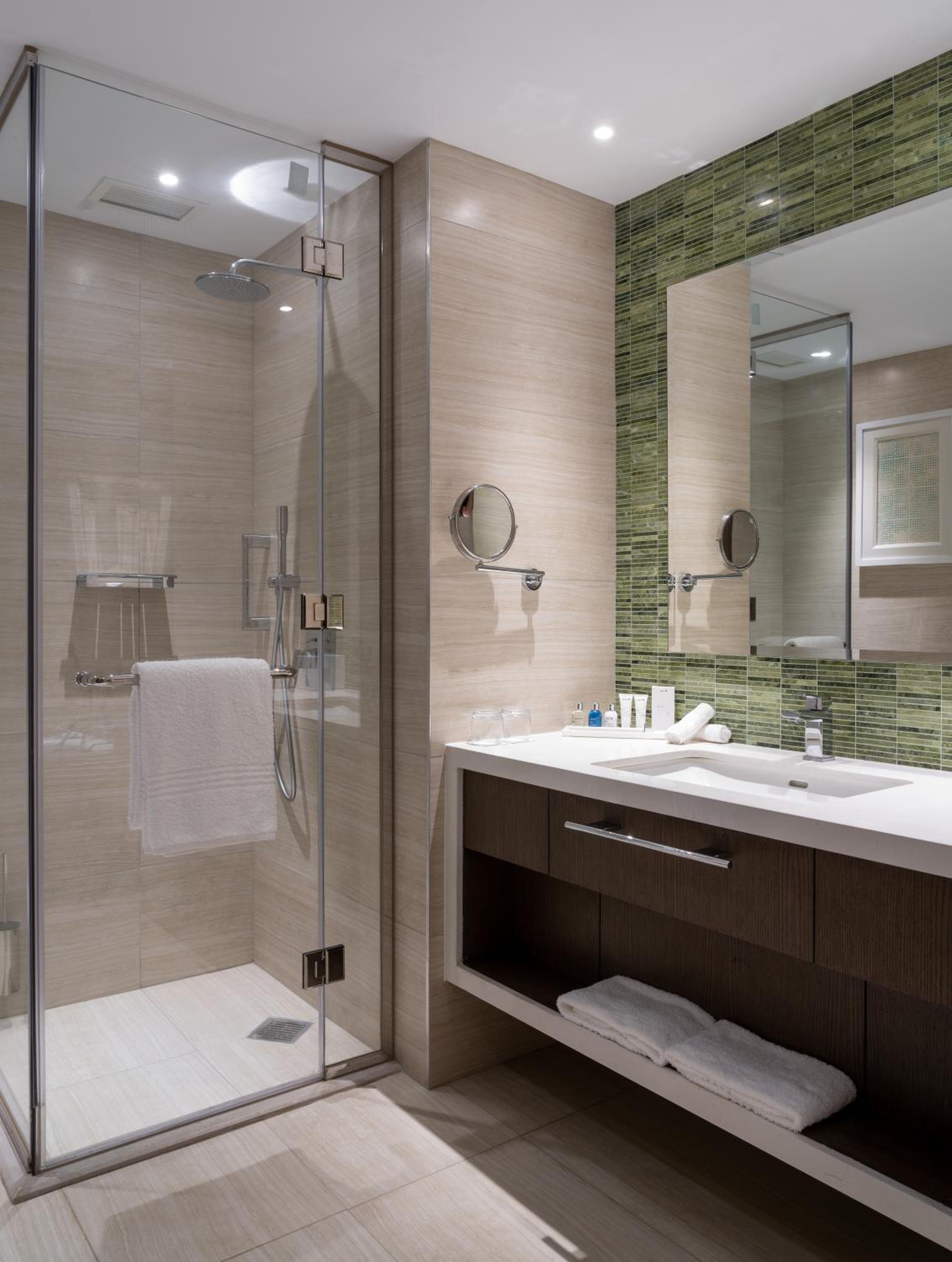 Junior Suite with Lounge Access - Photo 6